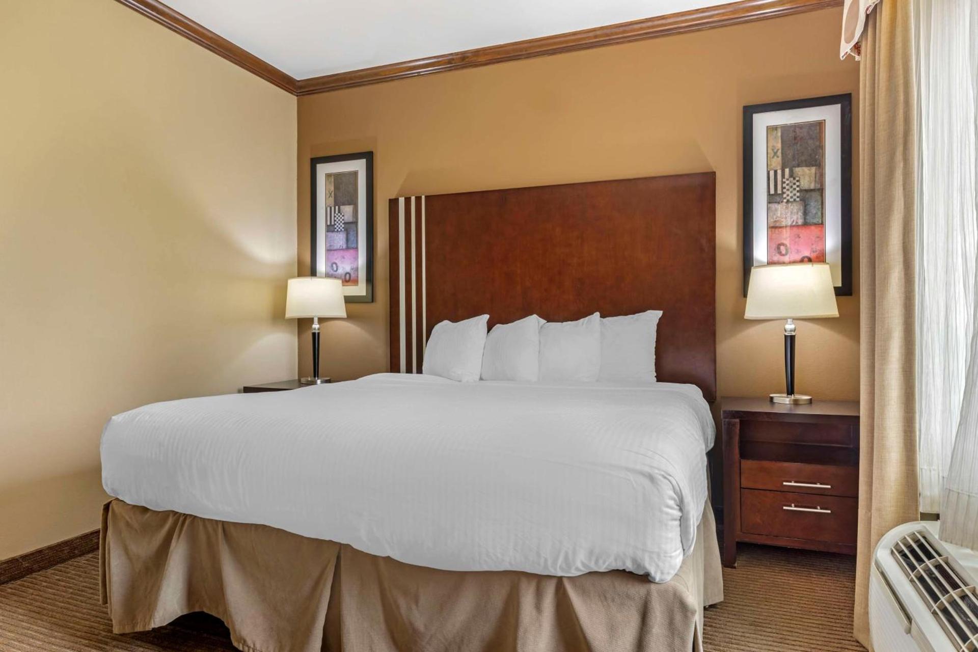 Best Western Plus Texoma Hotel & Suites photo 18