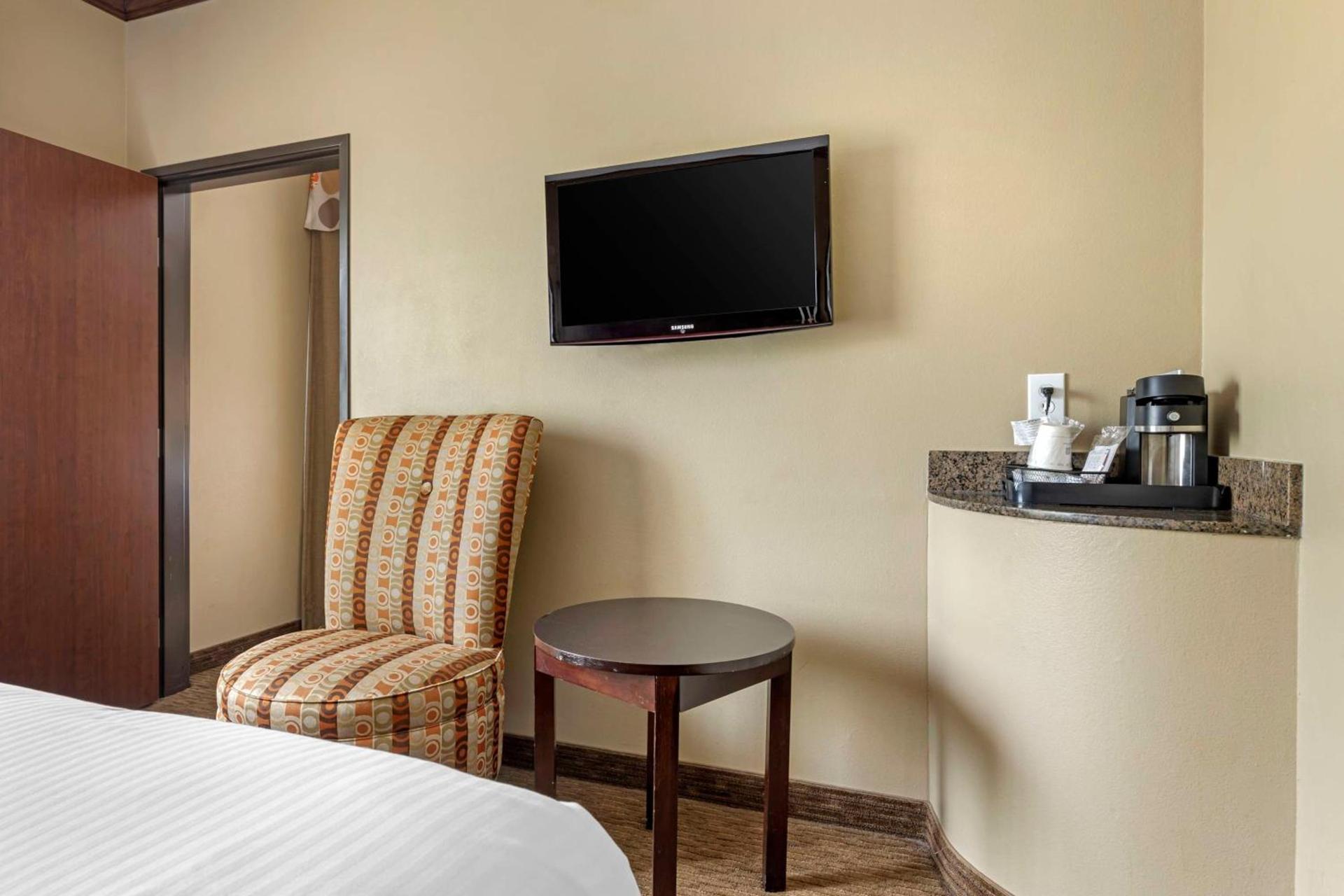 Best Western Plus Texoma Hotel & Suites photo 19