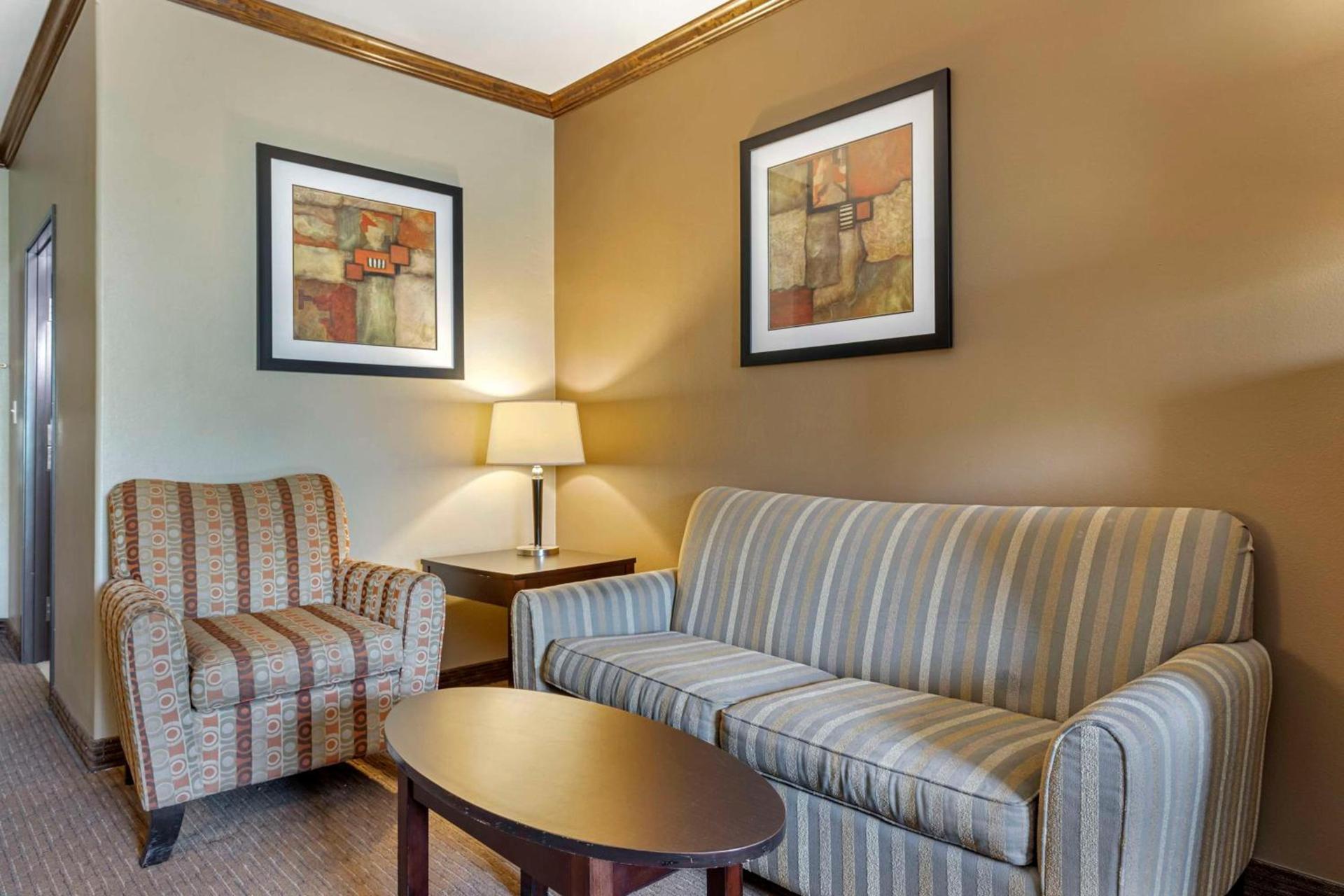 Best Western Plus Texoma Hotel & Suites photo 22