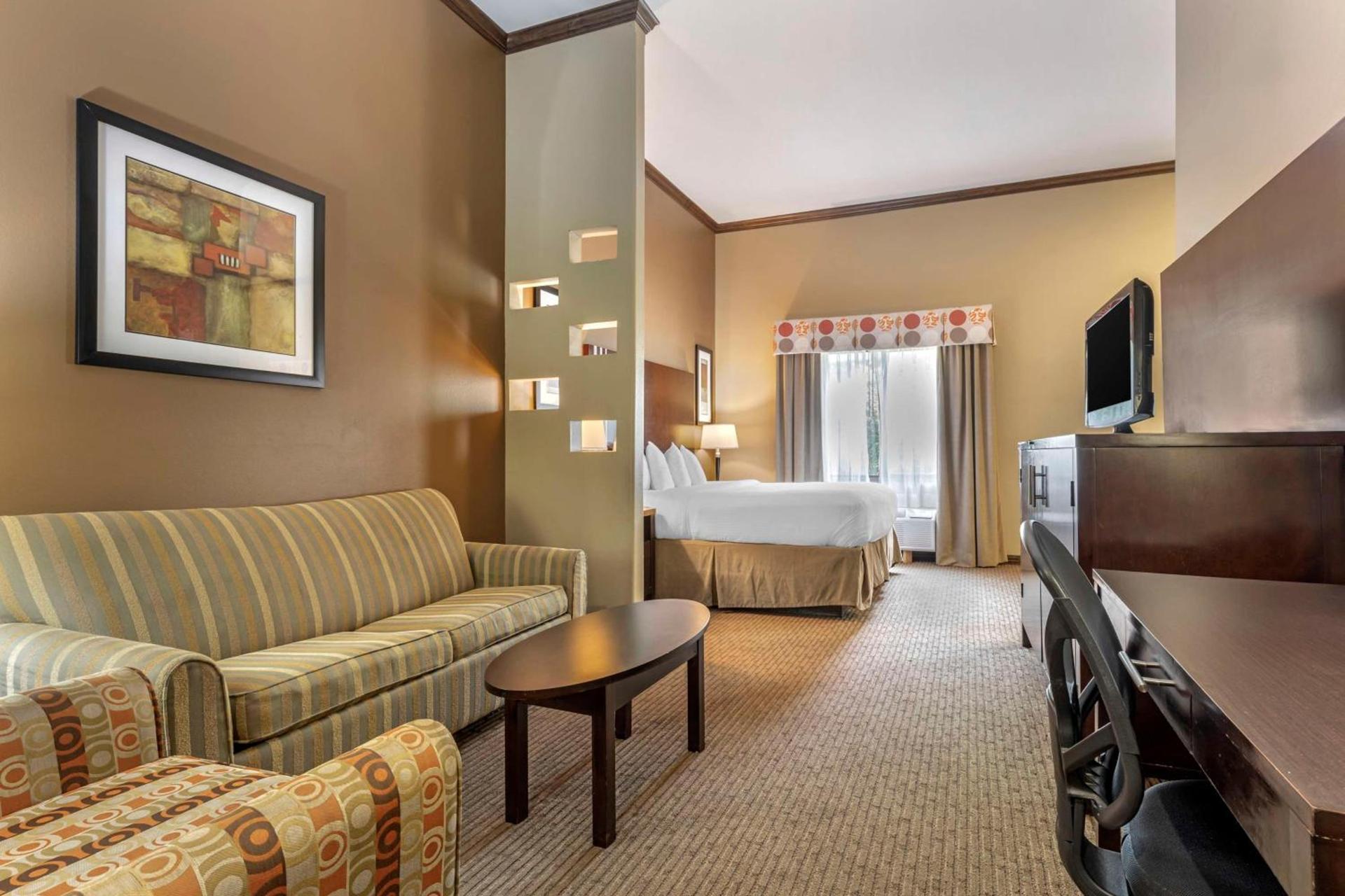 Best Western Plus Texoma Hotel & Suites photo 2