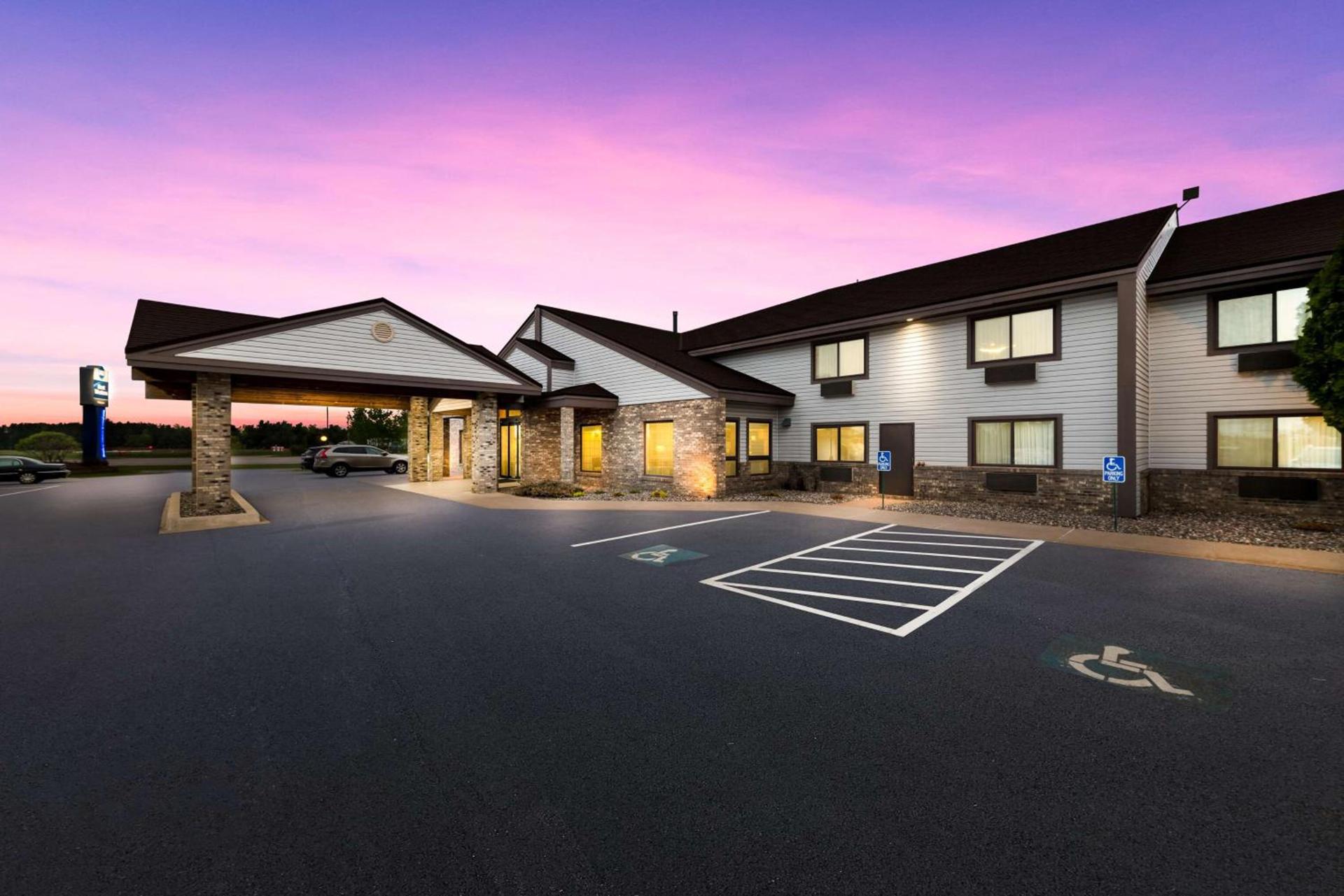 Best Western Derby Inn — hotel in Eagle River