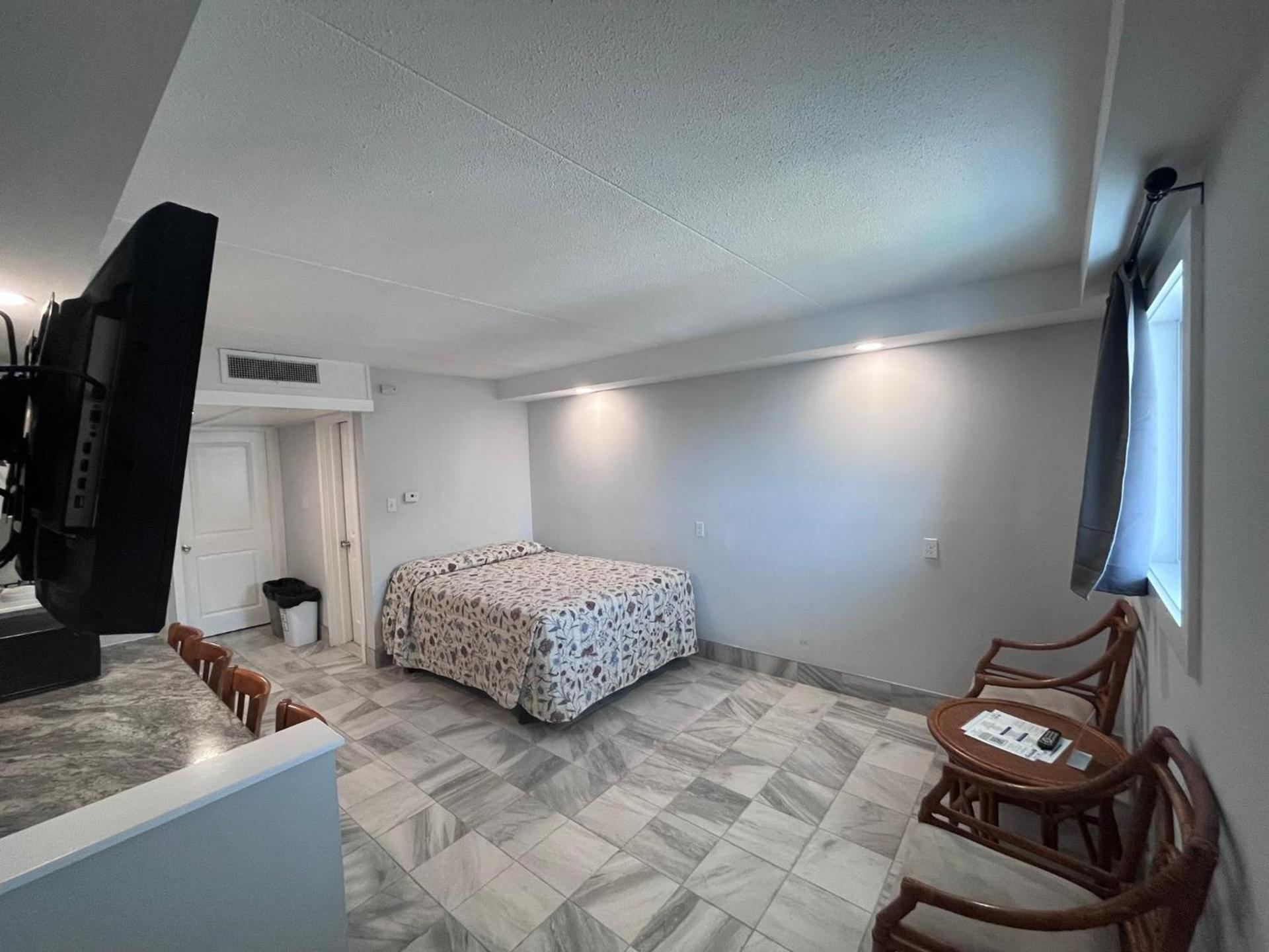 Admiral Resort Motel photo 11