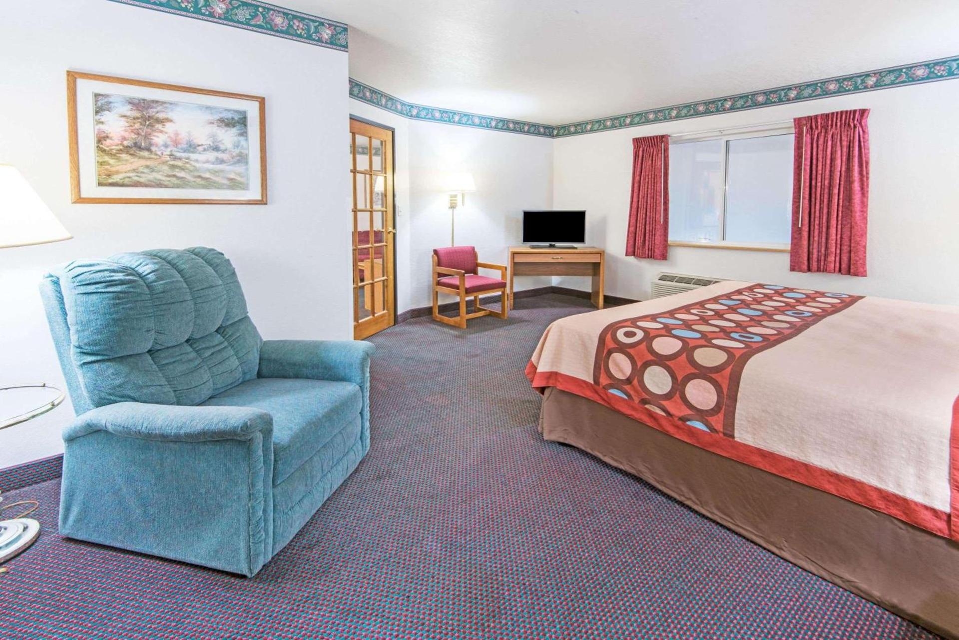 Super 8 by Wyndham Richfield Cleveland photo 9
