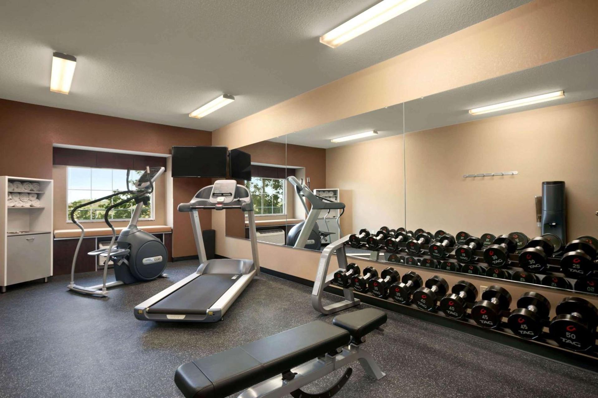 Microtel Inn & Suites by Wyndham St Clairsville - Wheeling photo 8