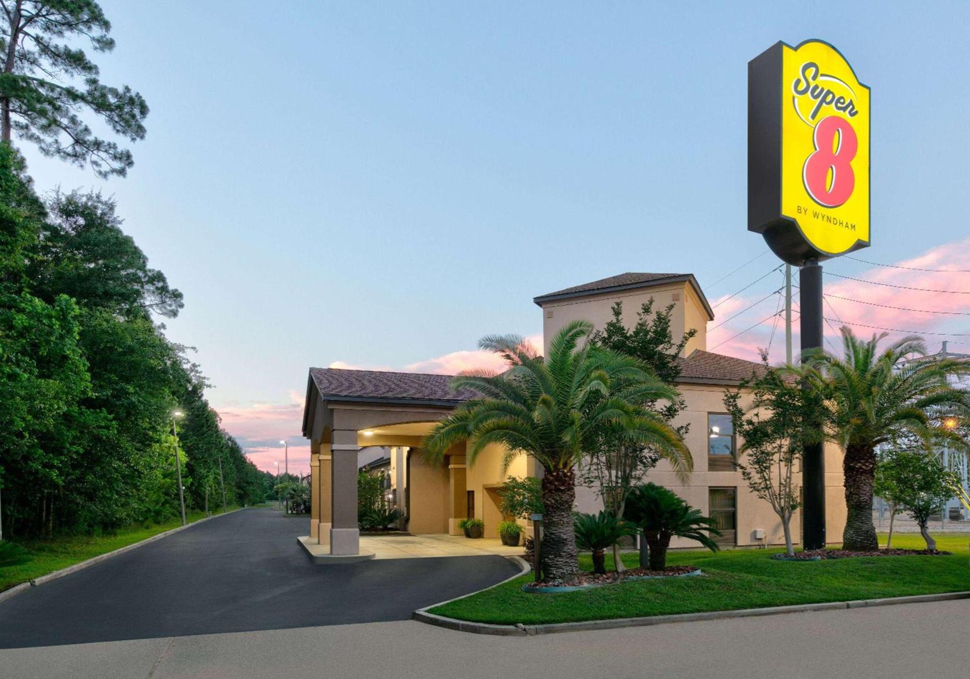 Super 8 by Wyndham Diberville Biloxi Area photo 4