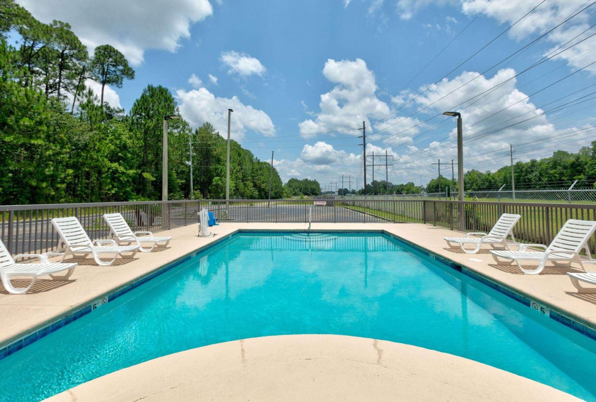 Super 8 by Wyndham Diberville Biloxi Area photo 9