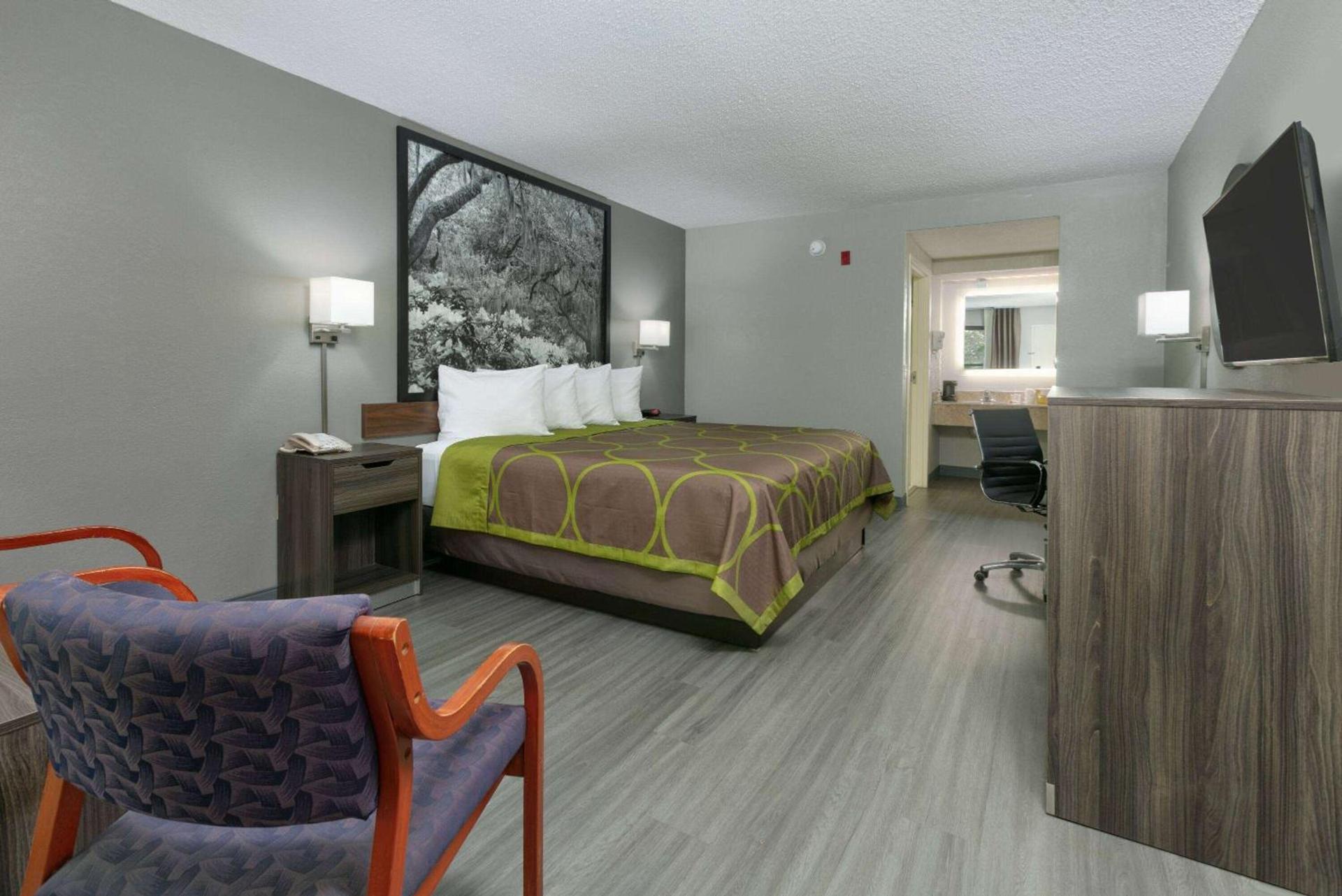 Super 8 by Wyndham Diberville Biloxi Area photo 17