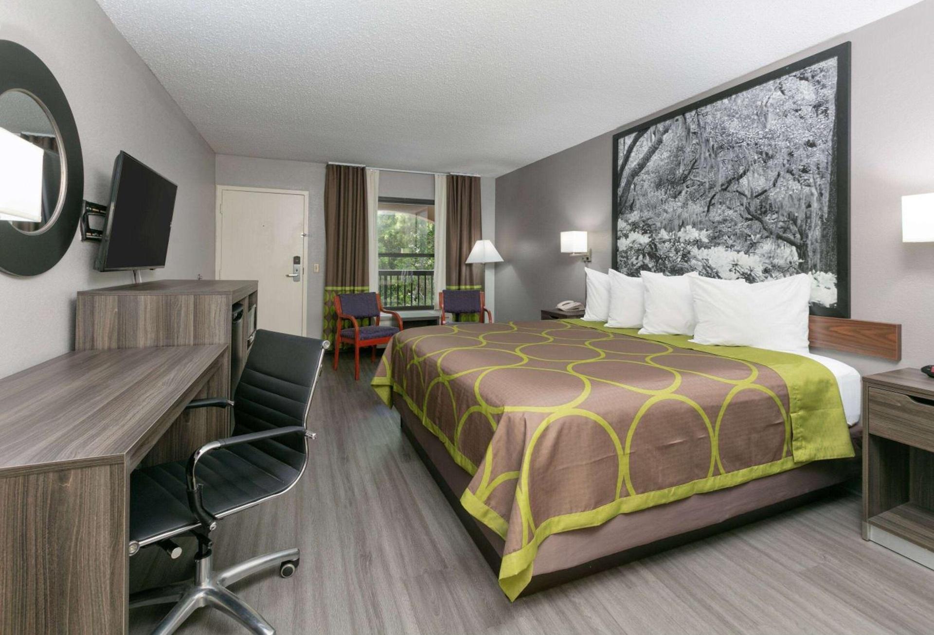 Super 8 by Wyndham Diberville Biloxi Area photo 18