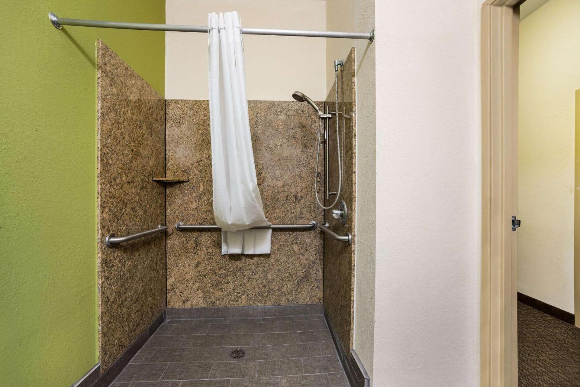 Sleep Inn & Suites Valdosta Mall Area photo 10