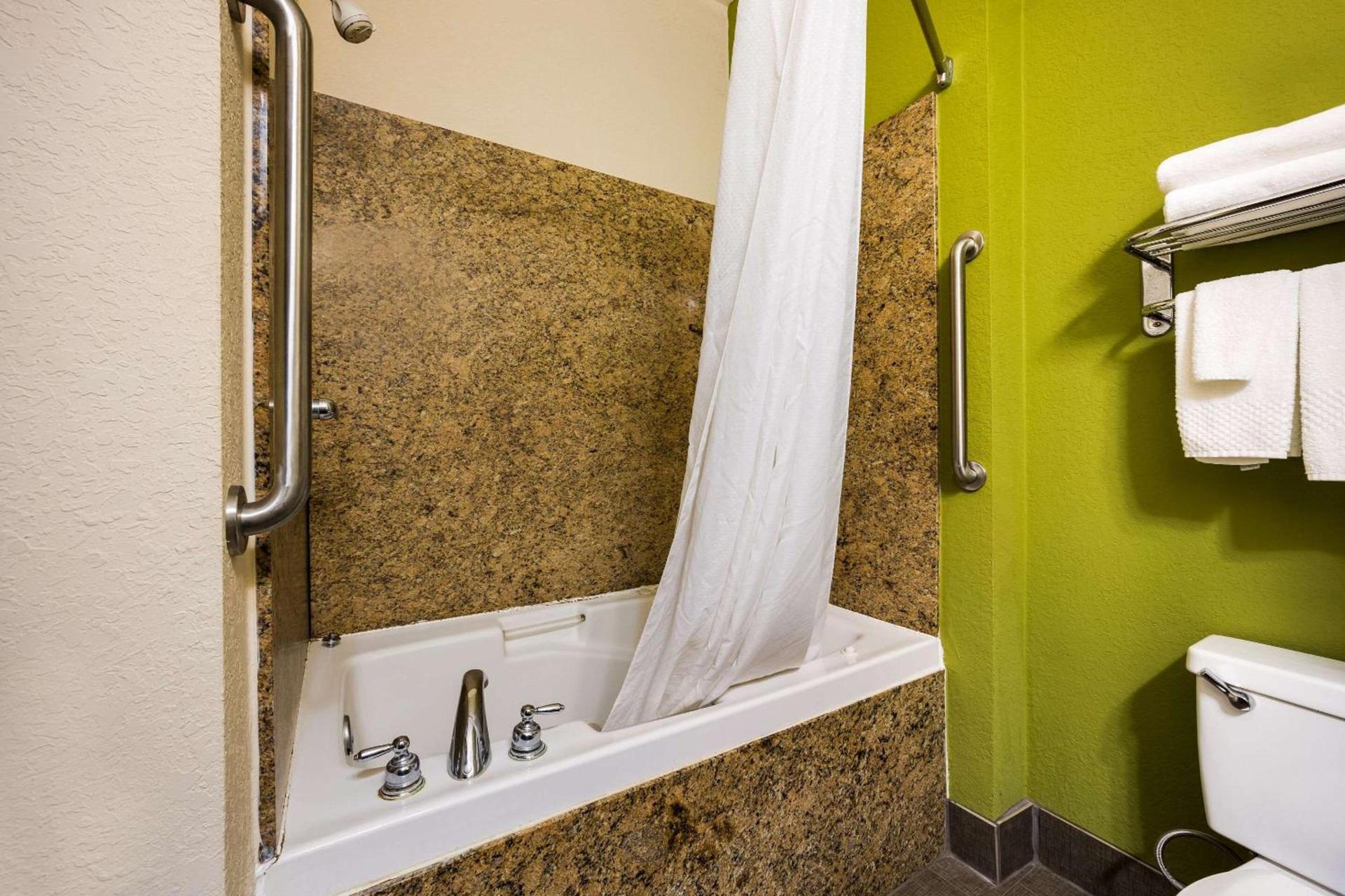 Sleep Inn & Suites Valdosta Mall Area photo 22