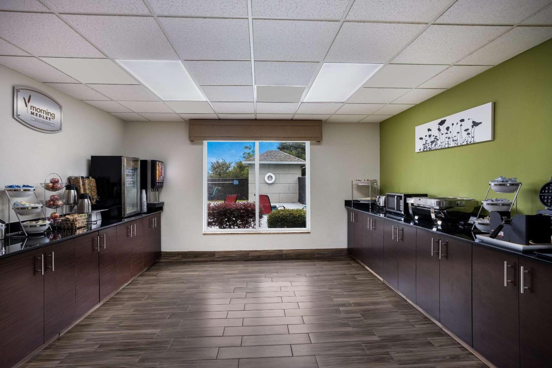 Sleep Inn & Suites Valdosta Mall Area photo 35