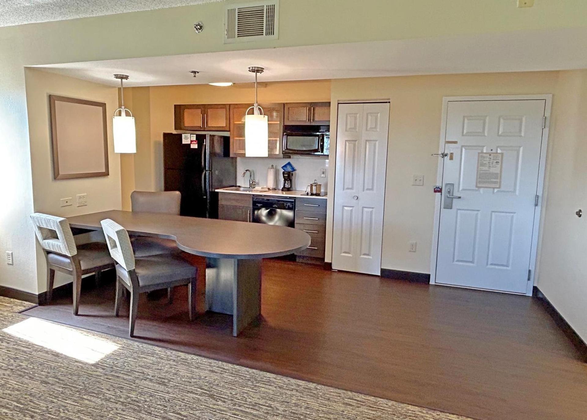 Candlewood Suites Indianapolis Downtown Medical District by IHG photo 8