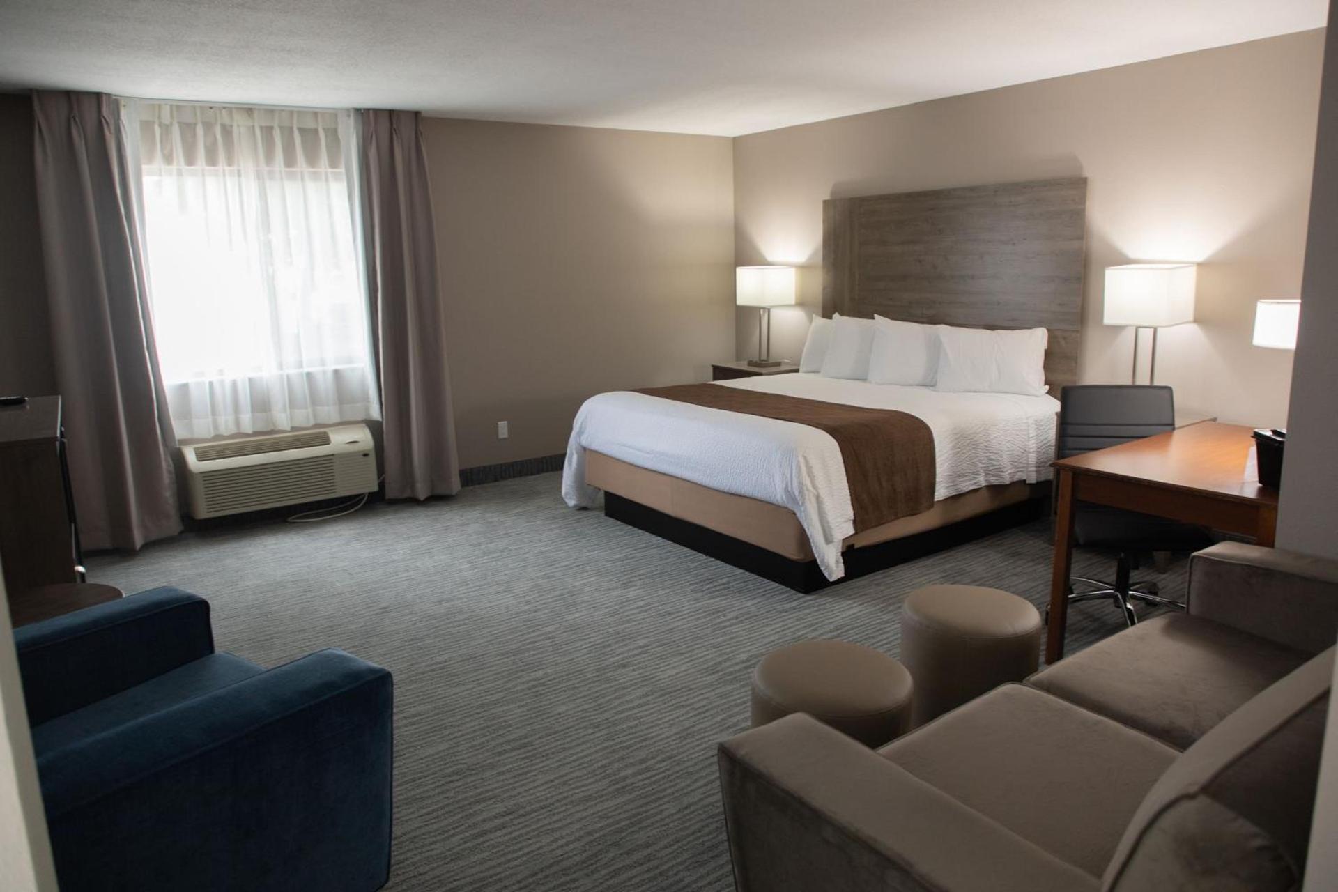 Lomira Inn and Suites photo 6
