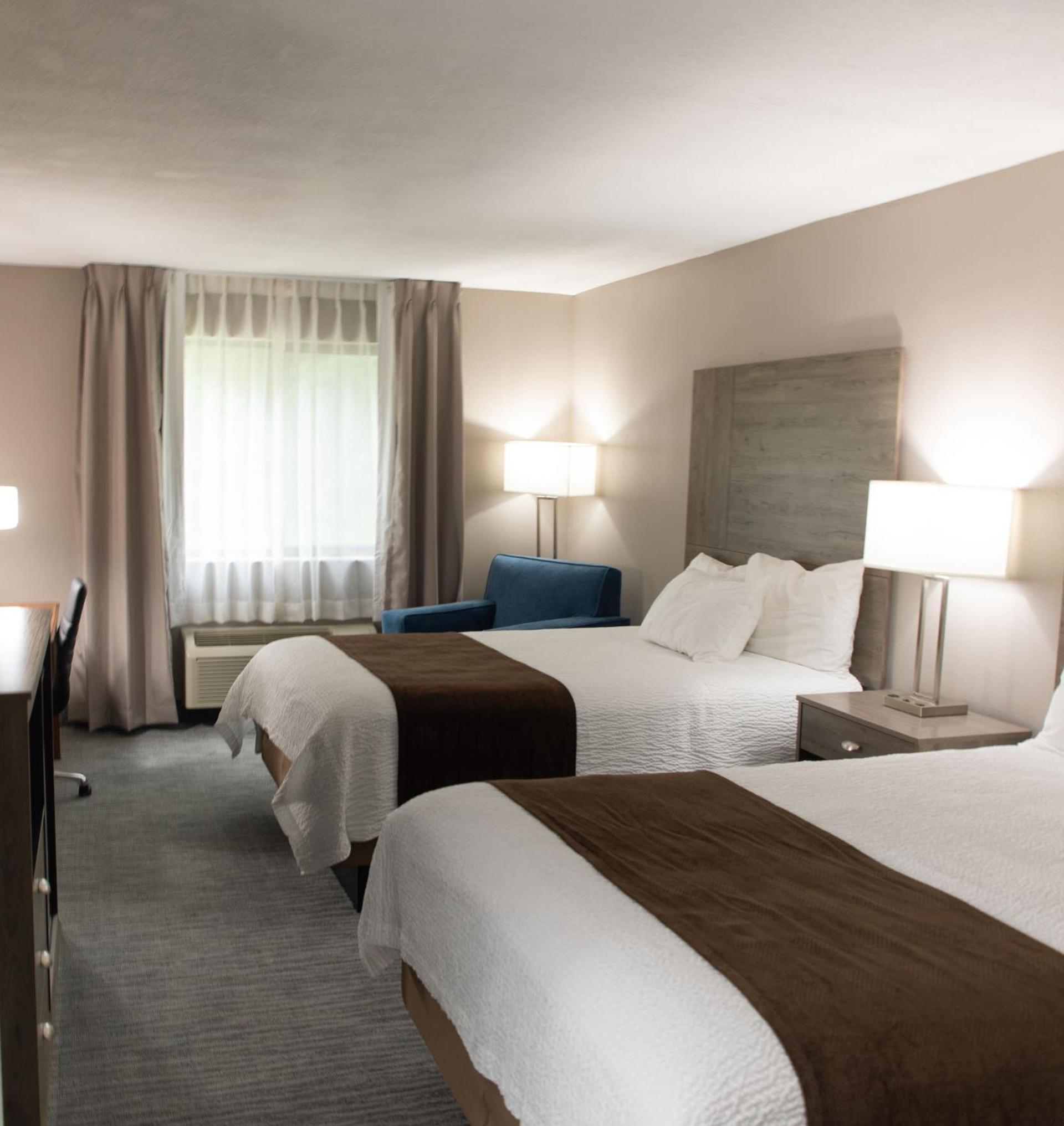 Lomira Inn and Suites photo 11