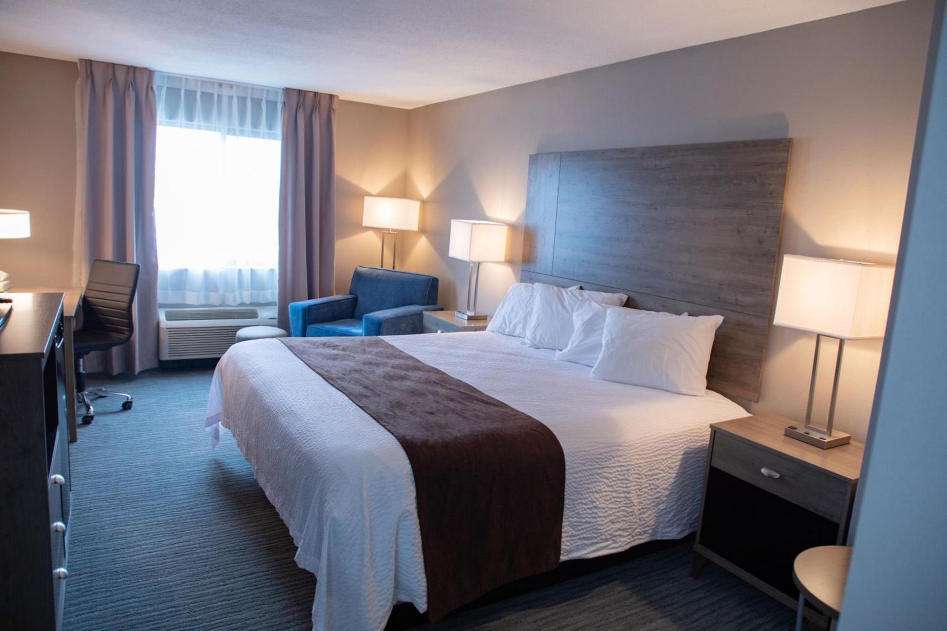 Lomira Inn and Suites photo 9