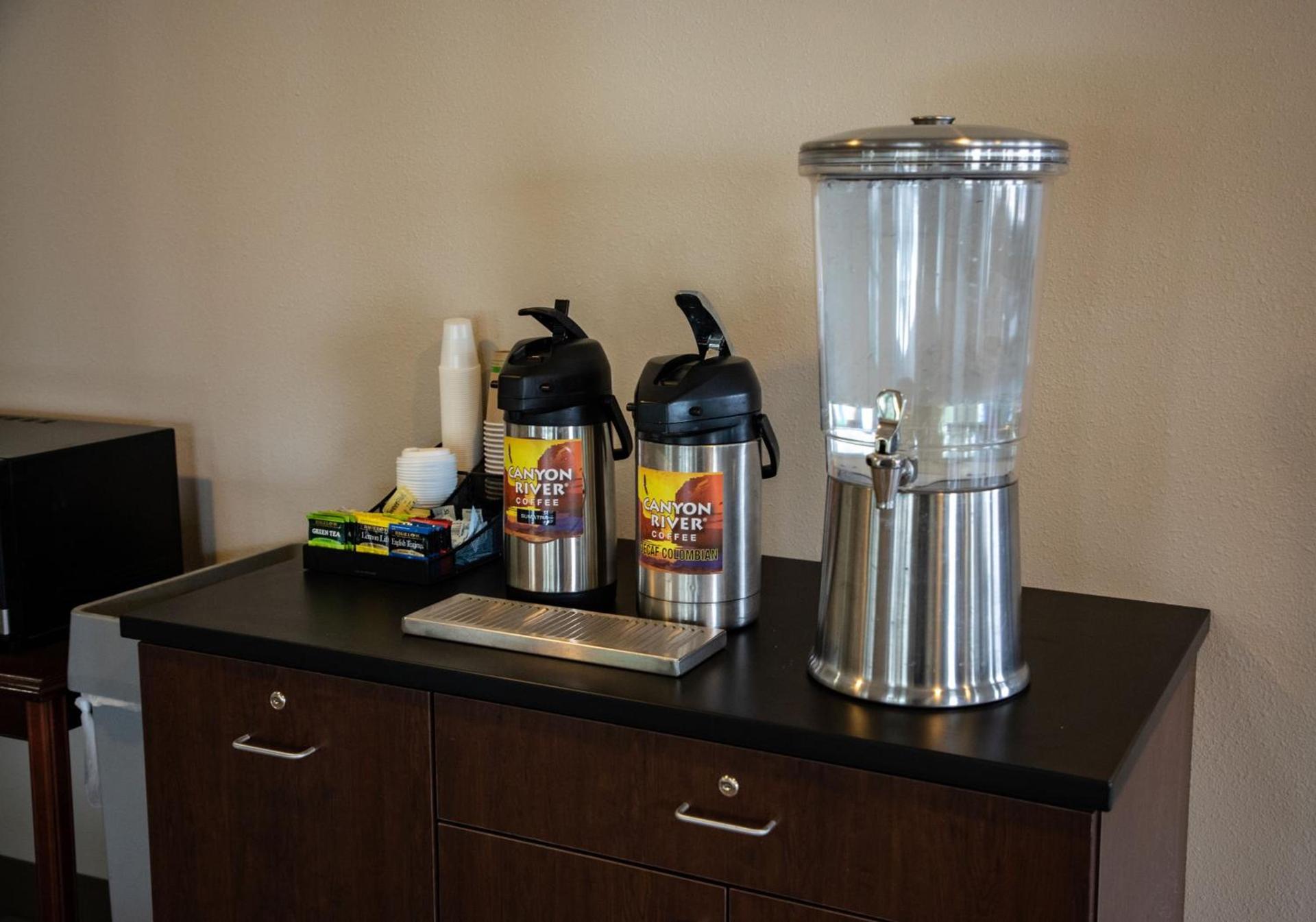 Lomira Inn and Suites photo 12