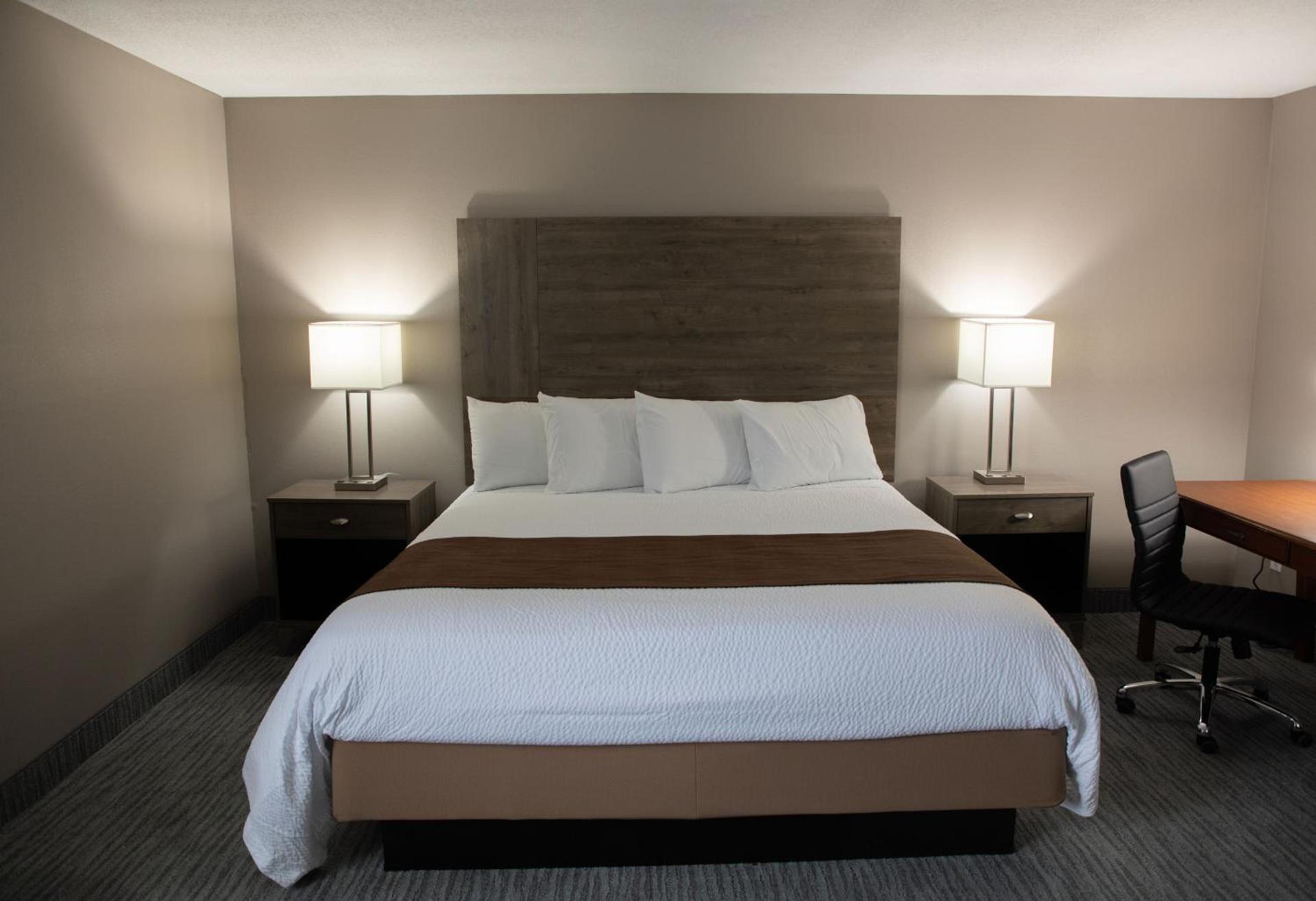 Lomira Inn and Suites photo 8