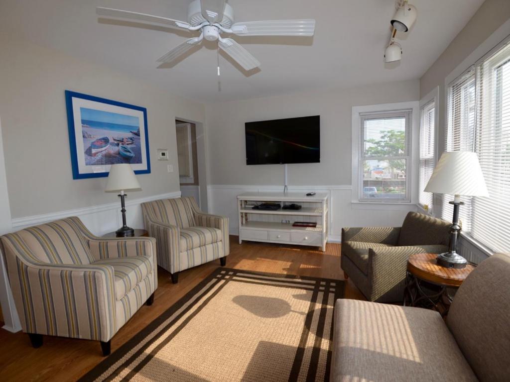 Surf Club Oceanfront Hotel photo 34