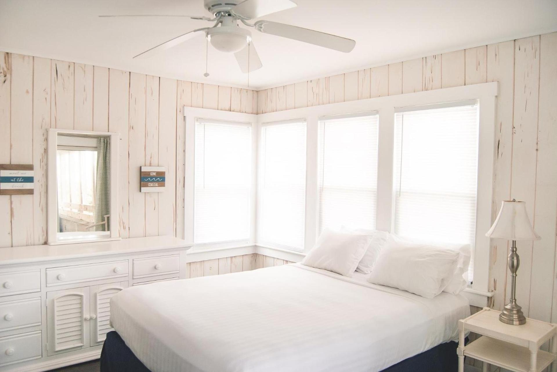 Surf Club Oceanfront Hotel photo 33