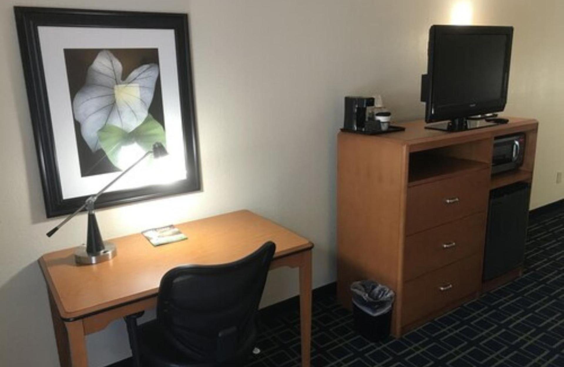 City Express By Marriott Shepherdsville Louisville photo 16