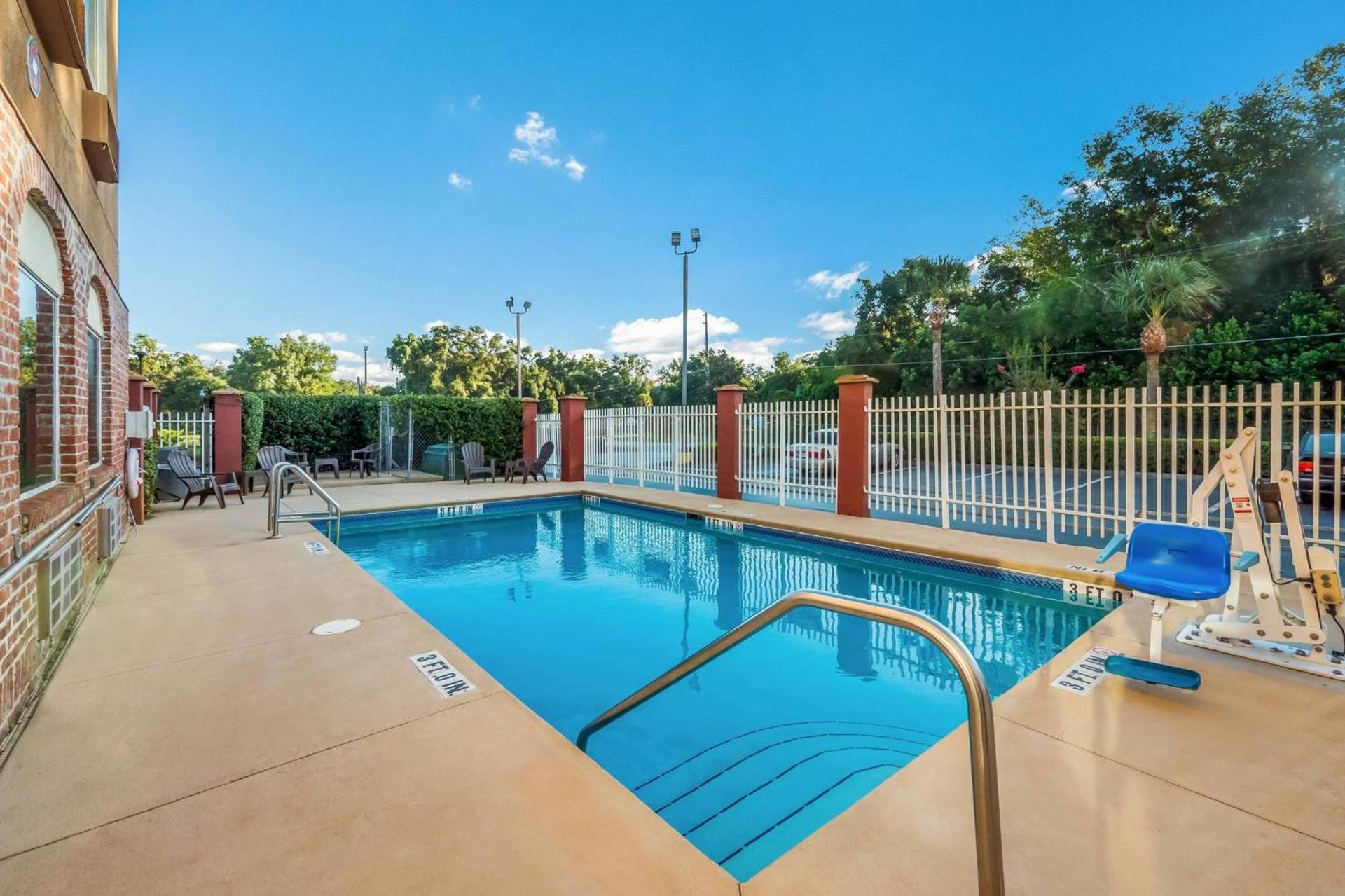 Red Roof Inn Ocala photo 23