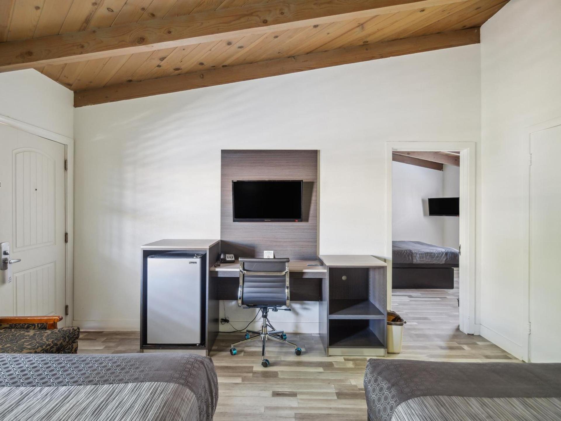 Discovery Inn Monterey Bay photo 18