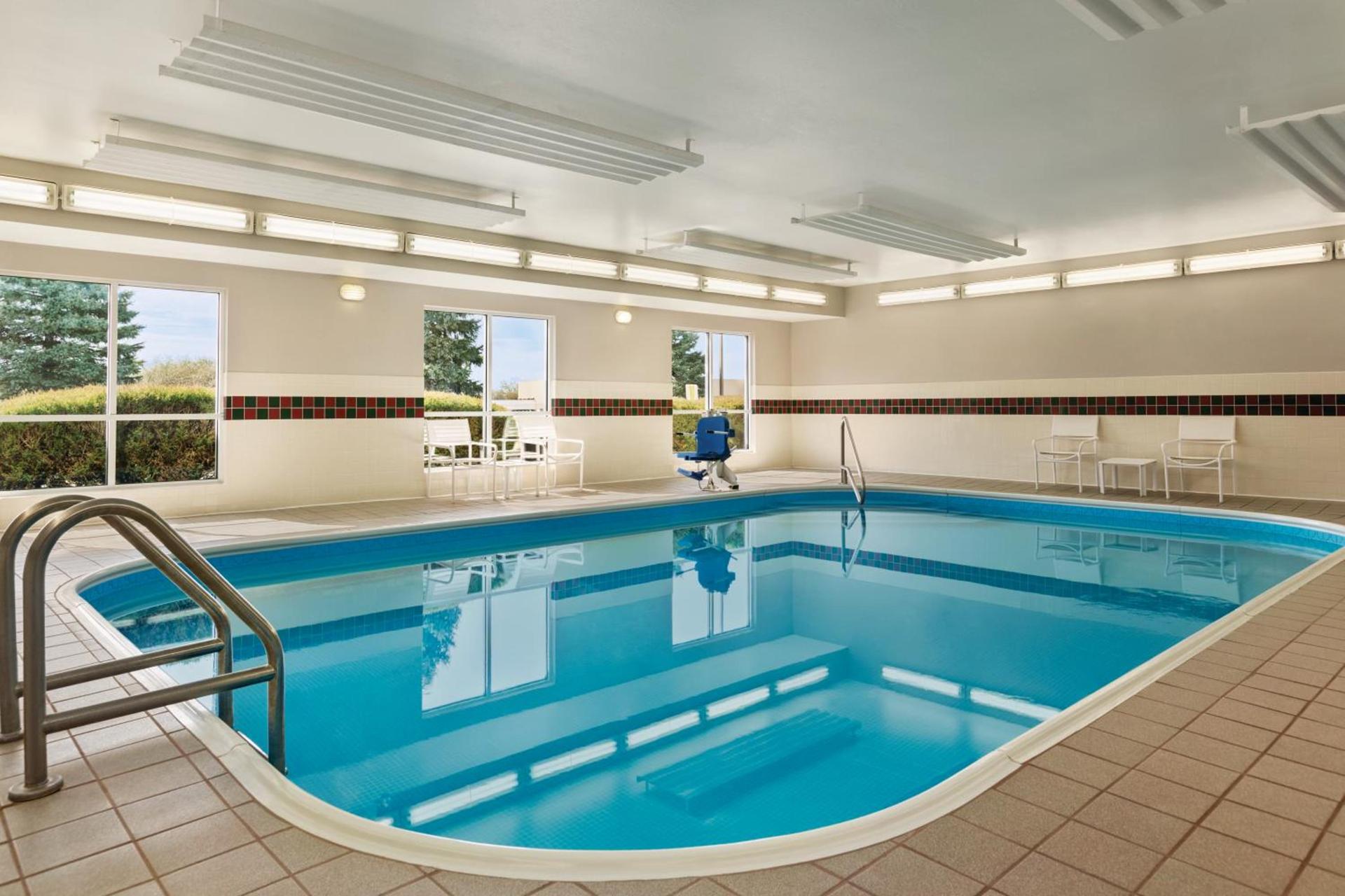 Country Inn & Suites by Radisson, Springfield, OH photo 2