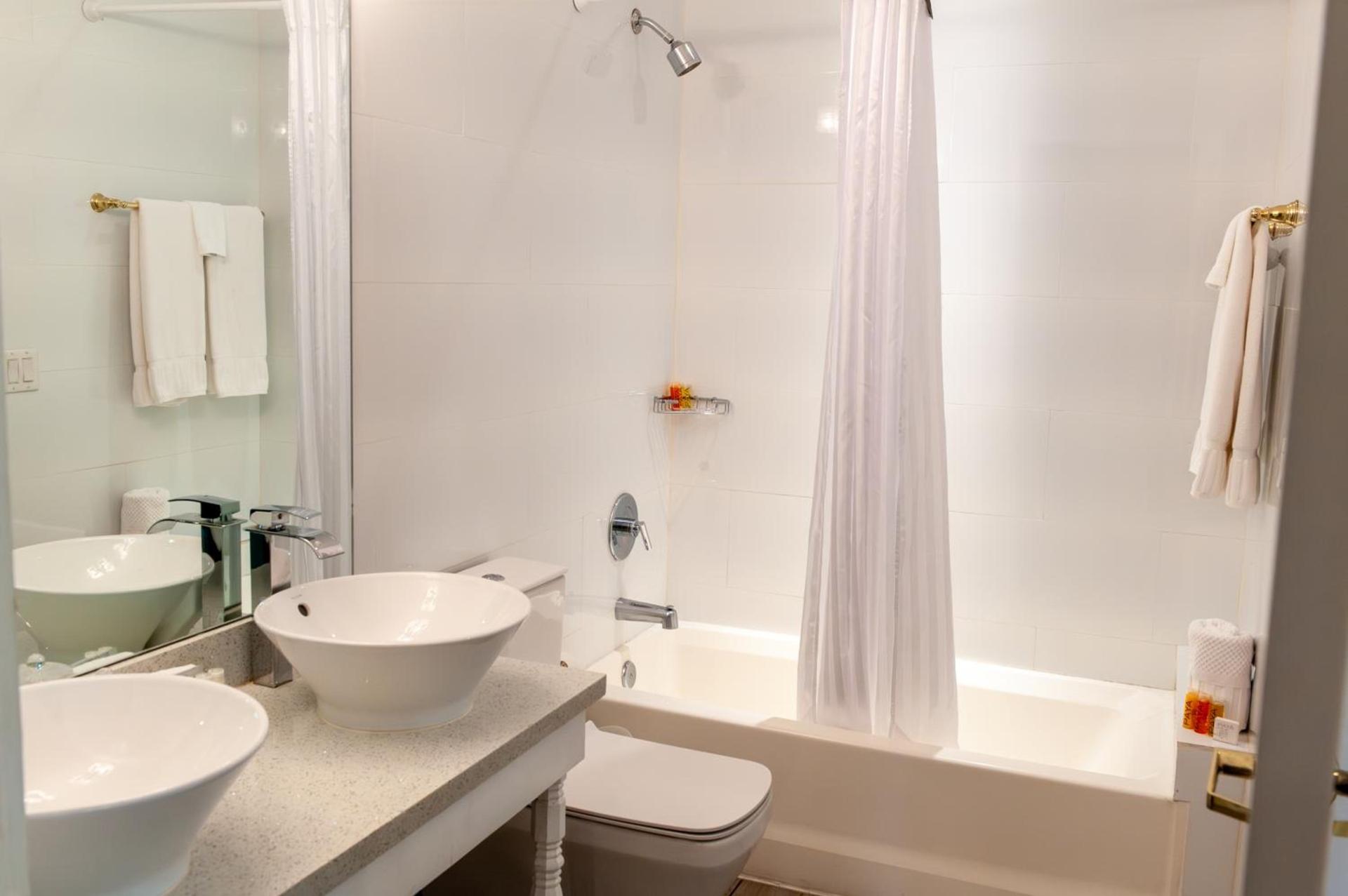Oceanside Hotel and Suites photo 48