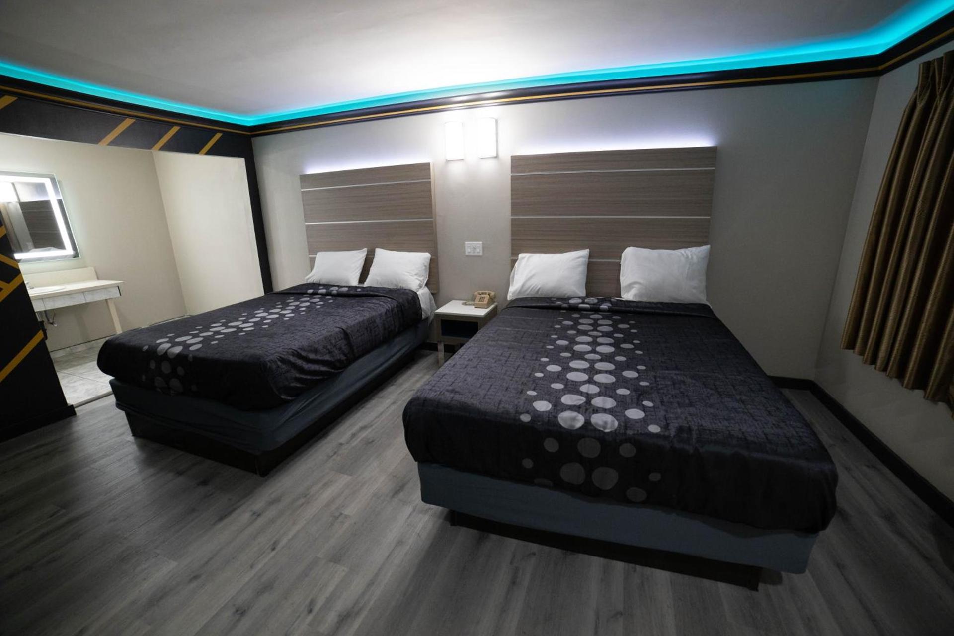 Artesia Motor Inn photo 11
