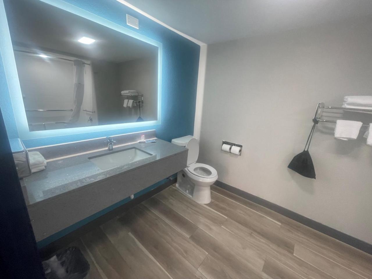 Days Inn by Wyndham Amarillo - Medical Center photo 28