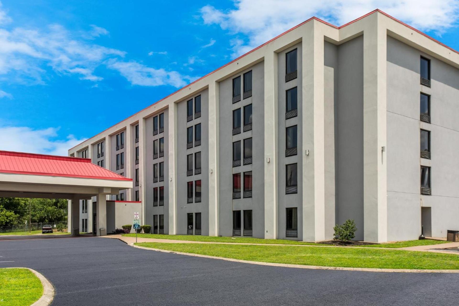 Red Roof Inn Nashville - Music City photo 2