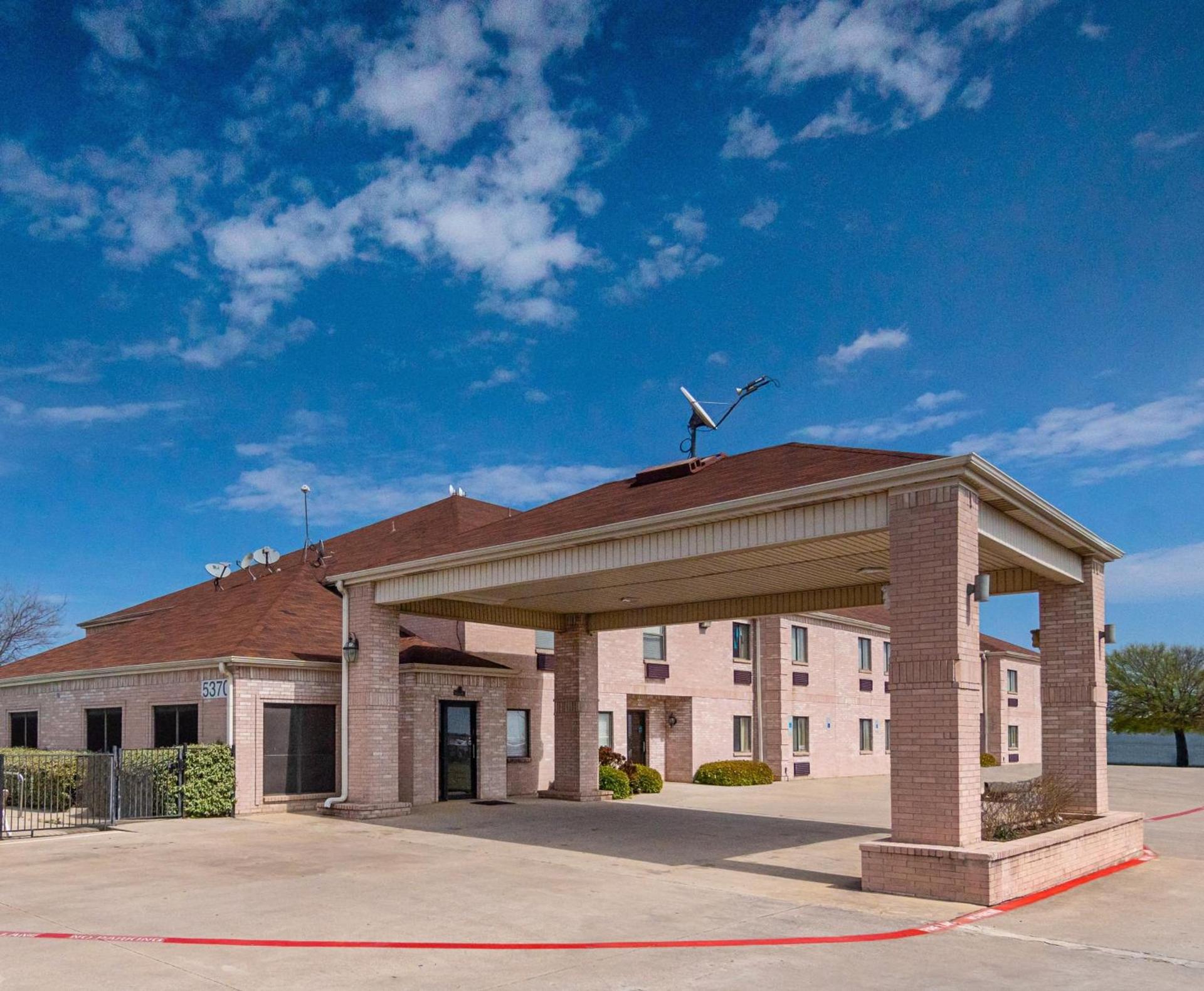 Red Roof Inn Fort Worth - Saginaw photo 1