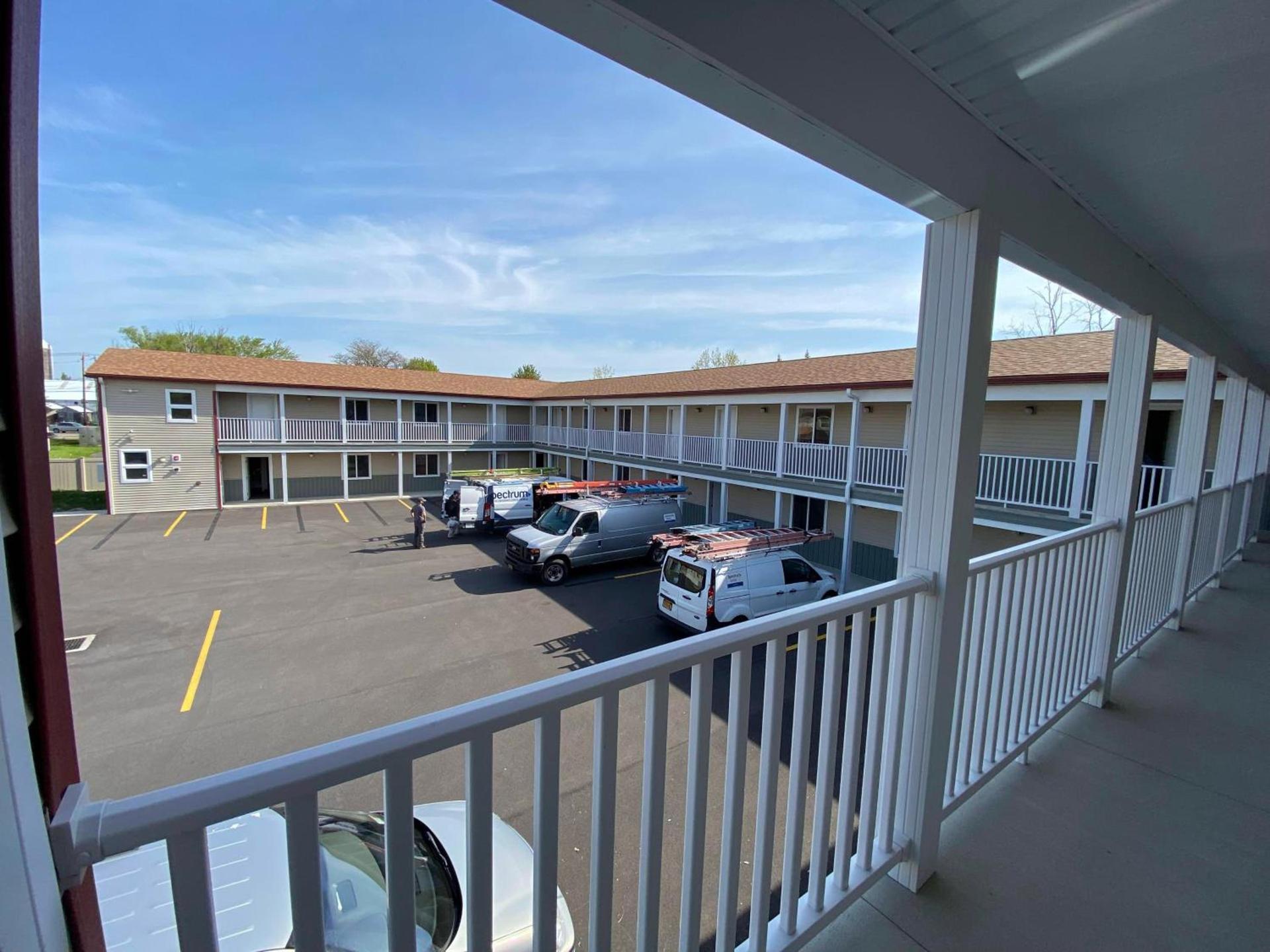 Stay Inn Niagara Falls Vacation Studios photo 2