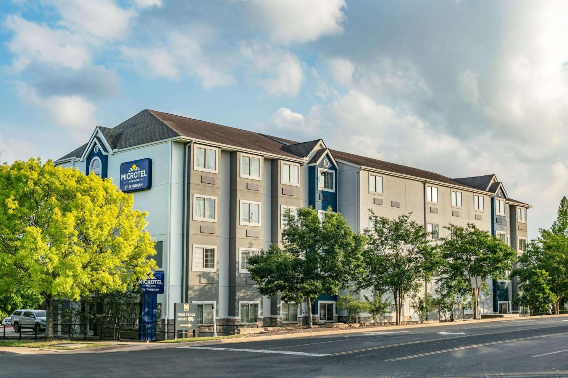 Microtel Inn & Suites by Wyndham Austin Airport photo 2