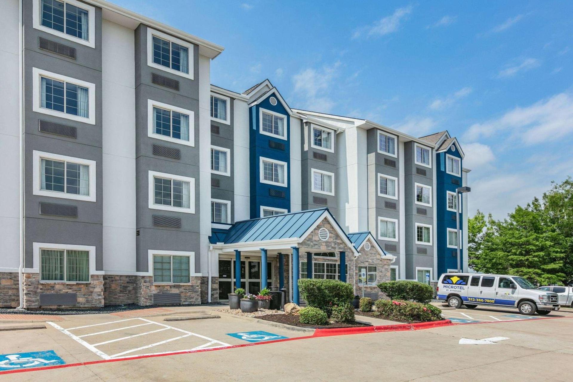Microtel Inn & Suites by Wyndham Austin Airport photo 3