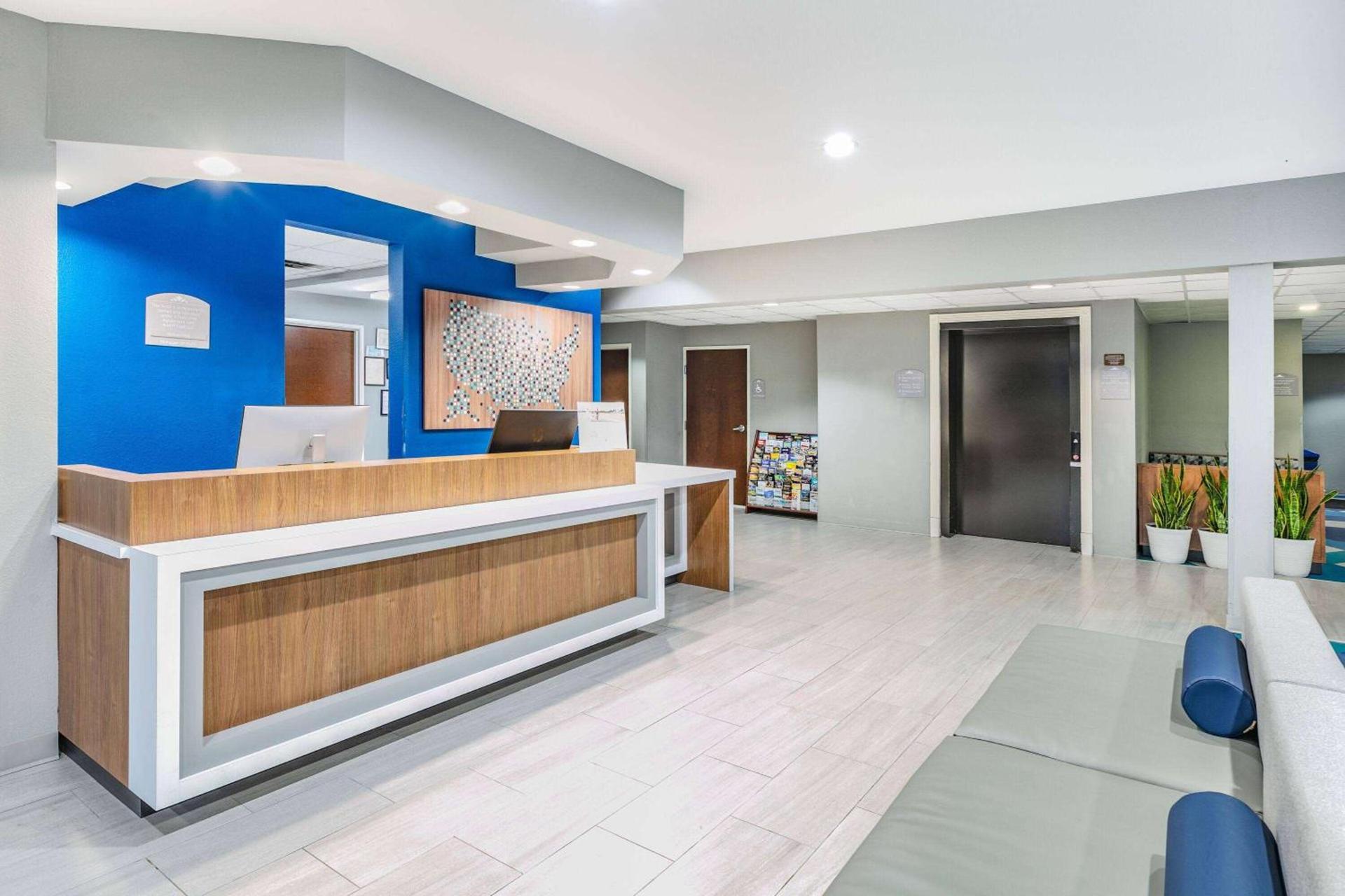 Microtel Inn & Suites by Wyndham Austin Airport photo 7