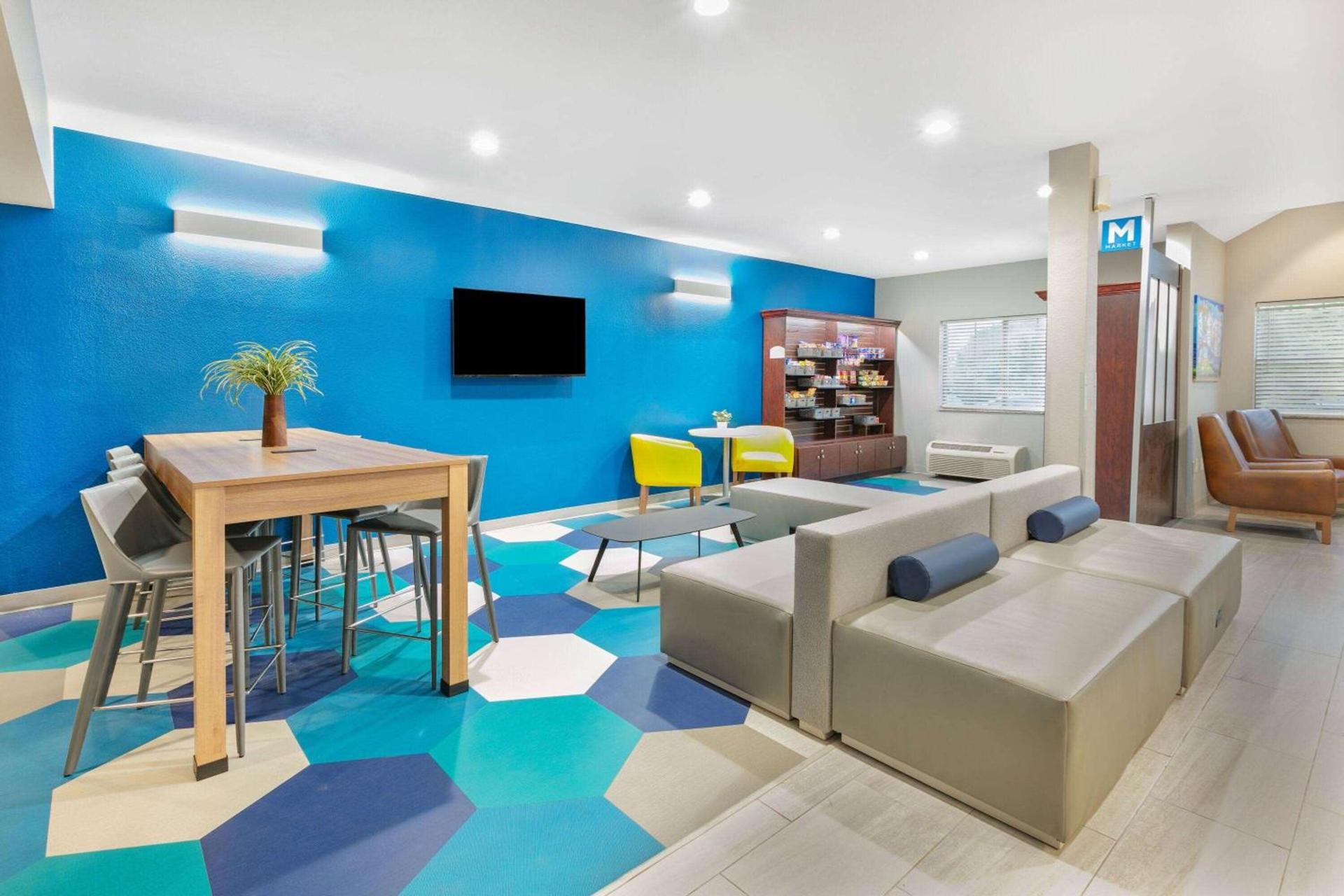Microtel Inn & Suites by Wyndham Austin Airport photo 8