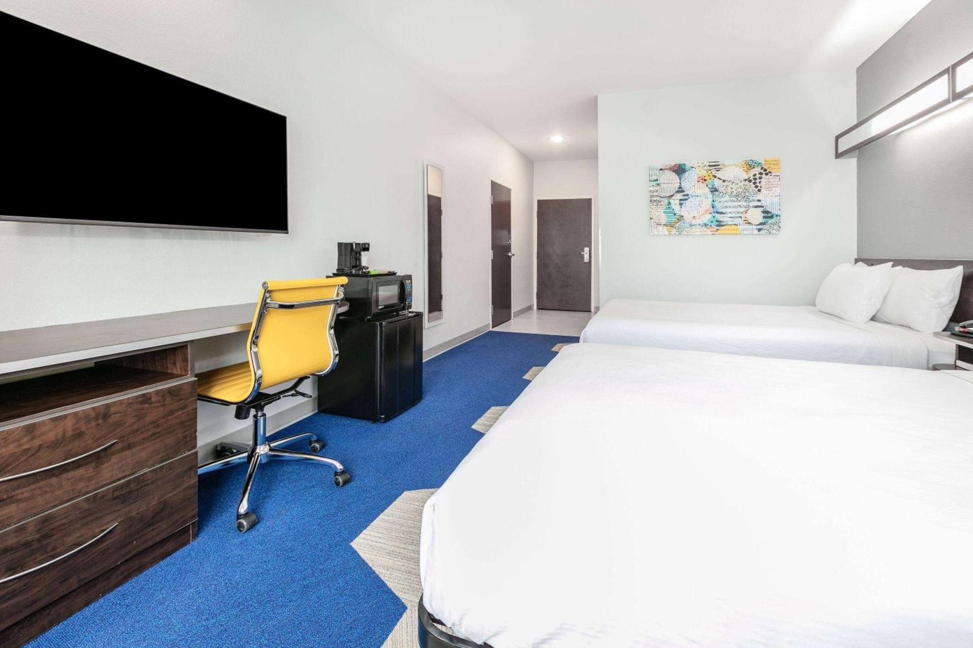Microtel Inn & Suites by Wyndham Austin Airport photo 10