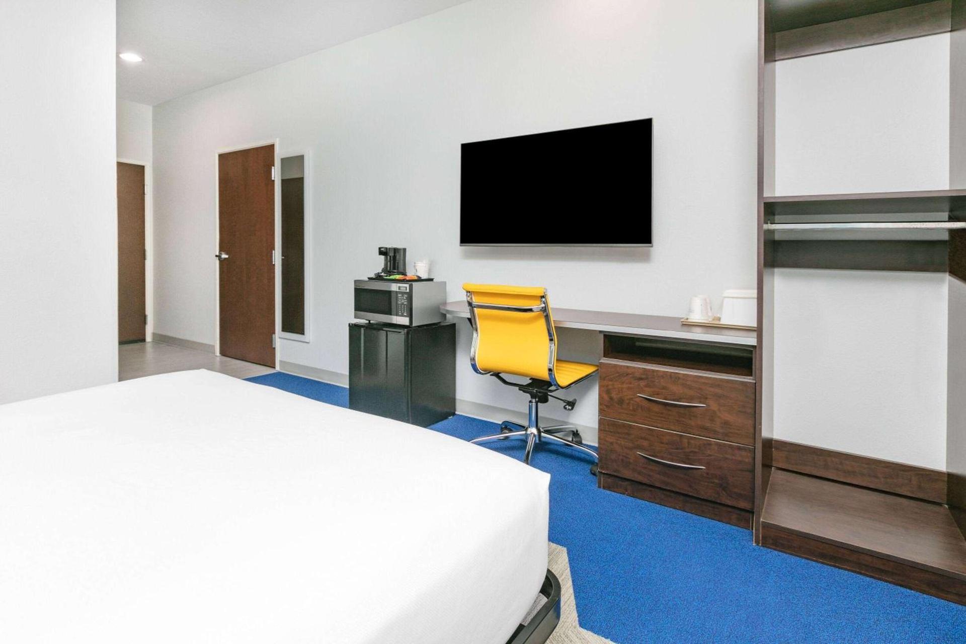 Microtel Inn & Suites by Wyndham Austin Airport photo 12
