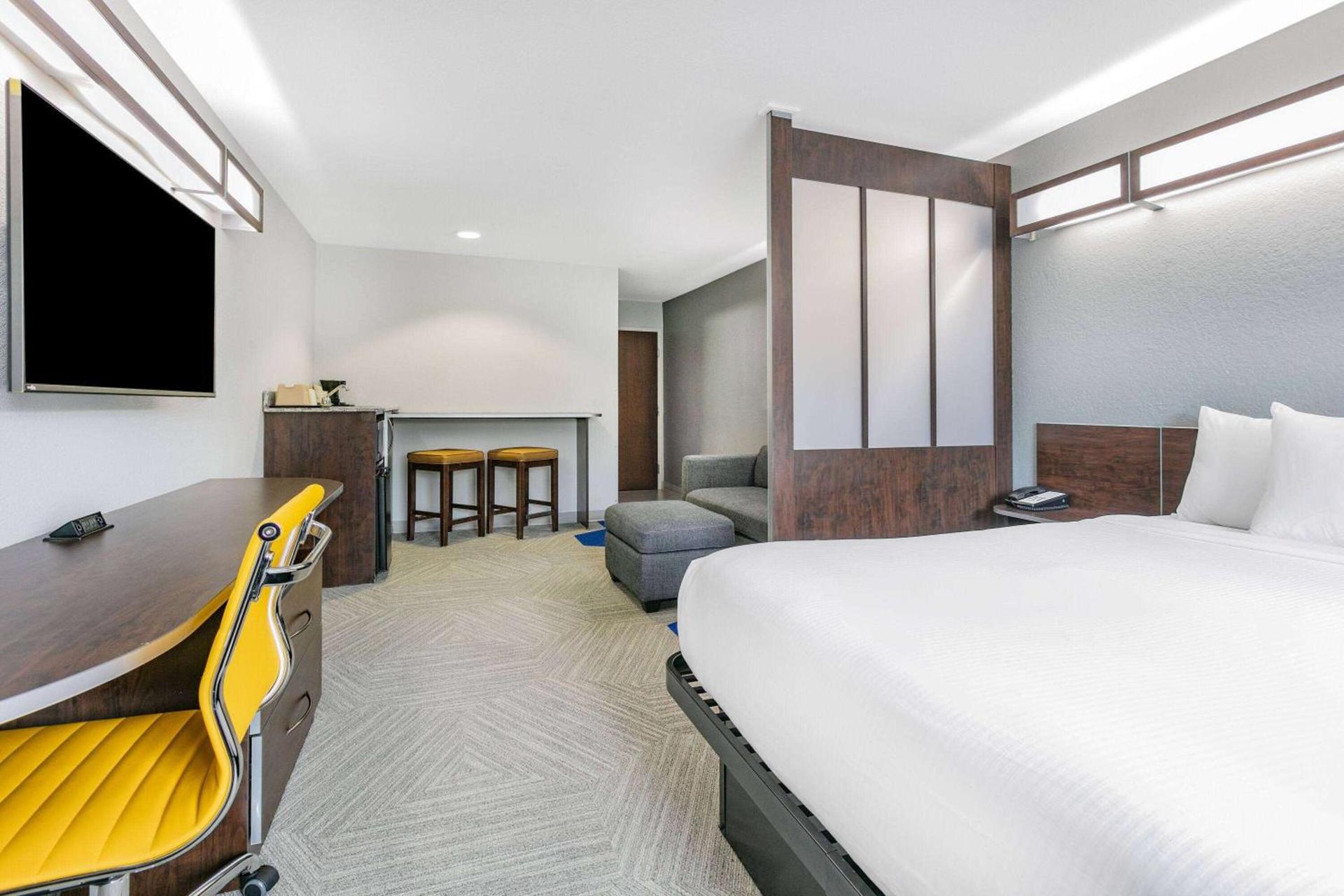 Microtel Inn & Suites by Wyndham Austin Airport photo 15