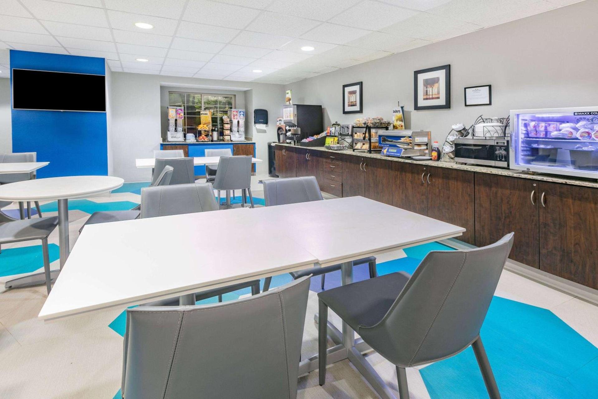 Microtel Inn & Suites by Wyndham Austin Airport photo 25