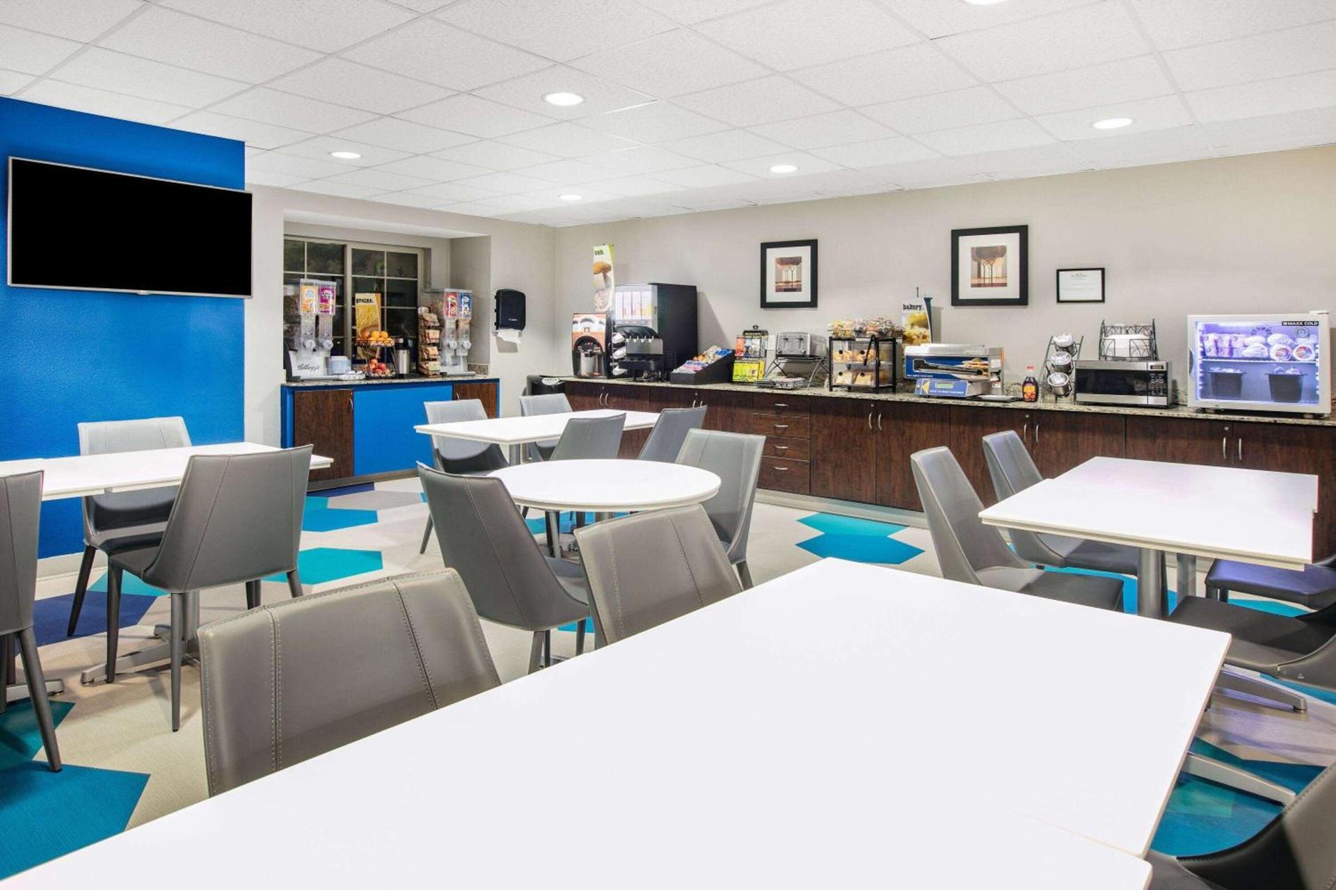 Microtel Inn & Suites by Wyndham Austin Airport photo 24