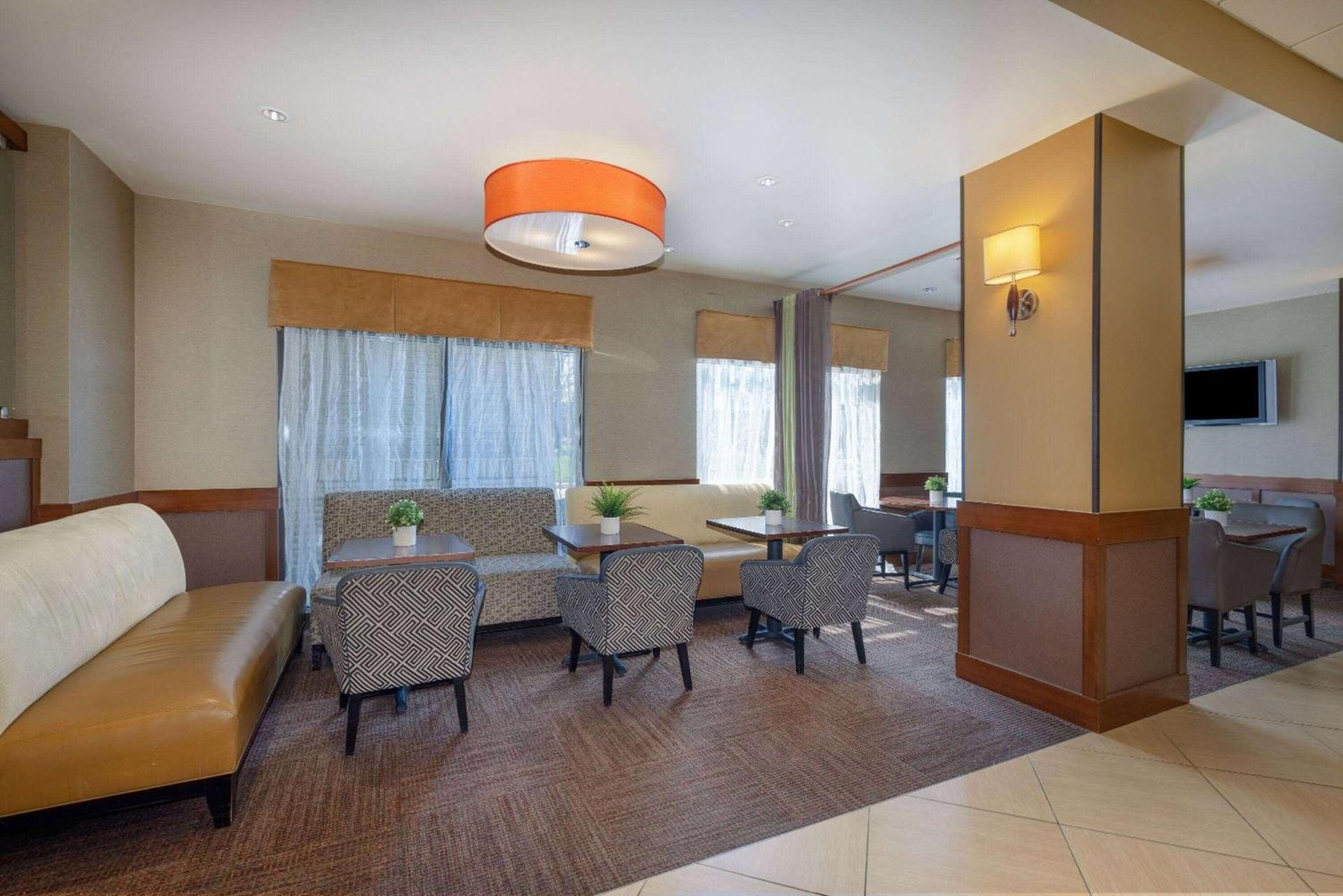 Wyndham Garden Kansas City Airport photo 7