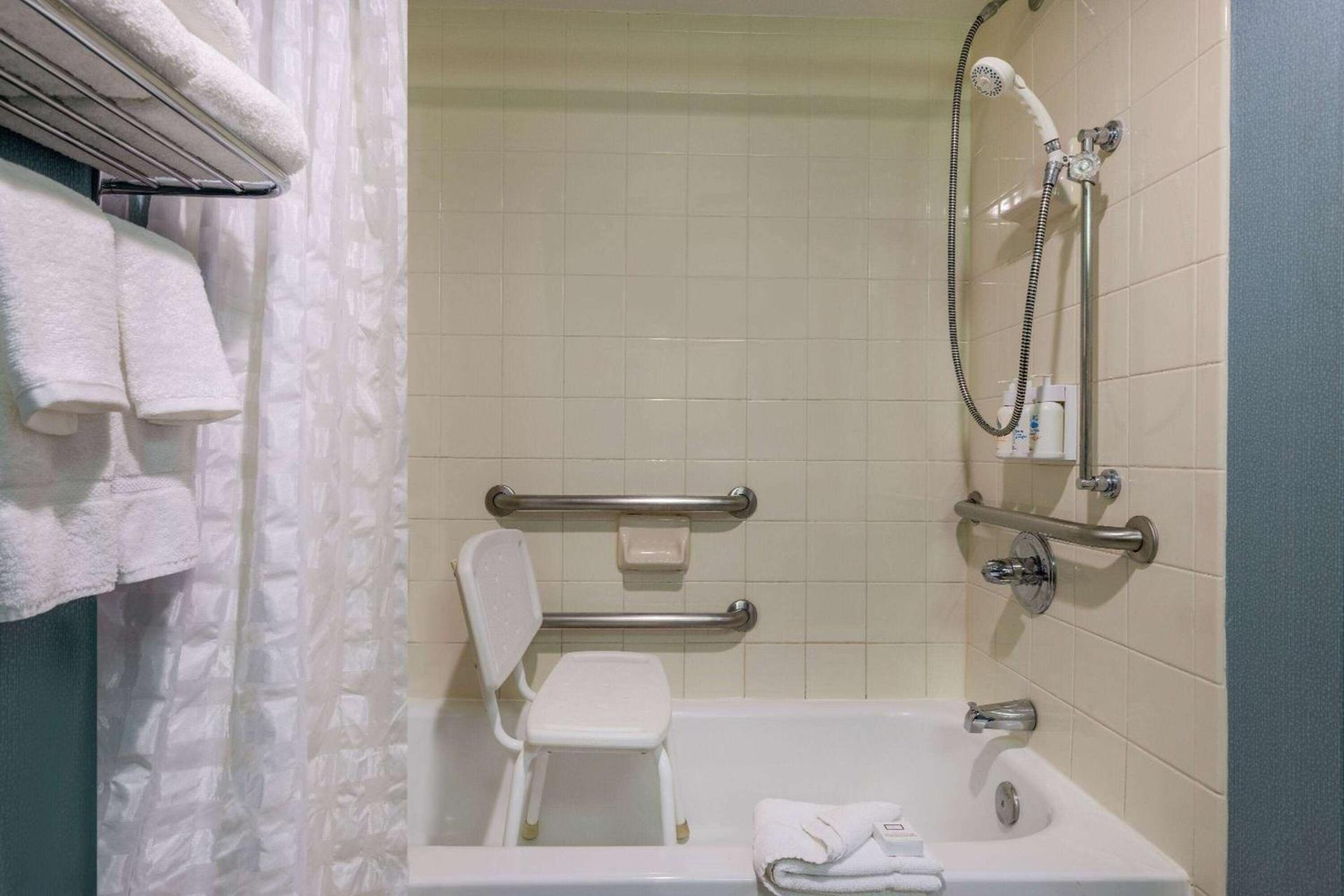 Wyndham Garden Kansas City Airport photo 17