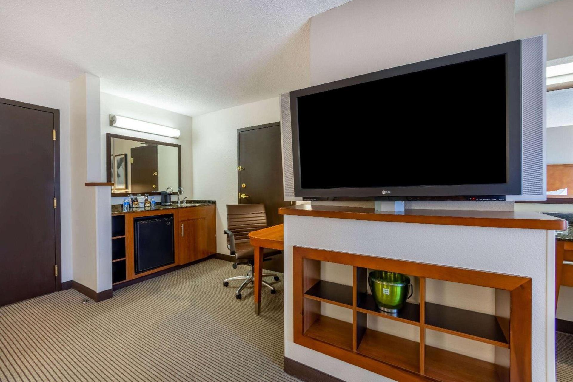 Wyndham Garden Kansas City Airport photo 25