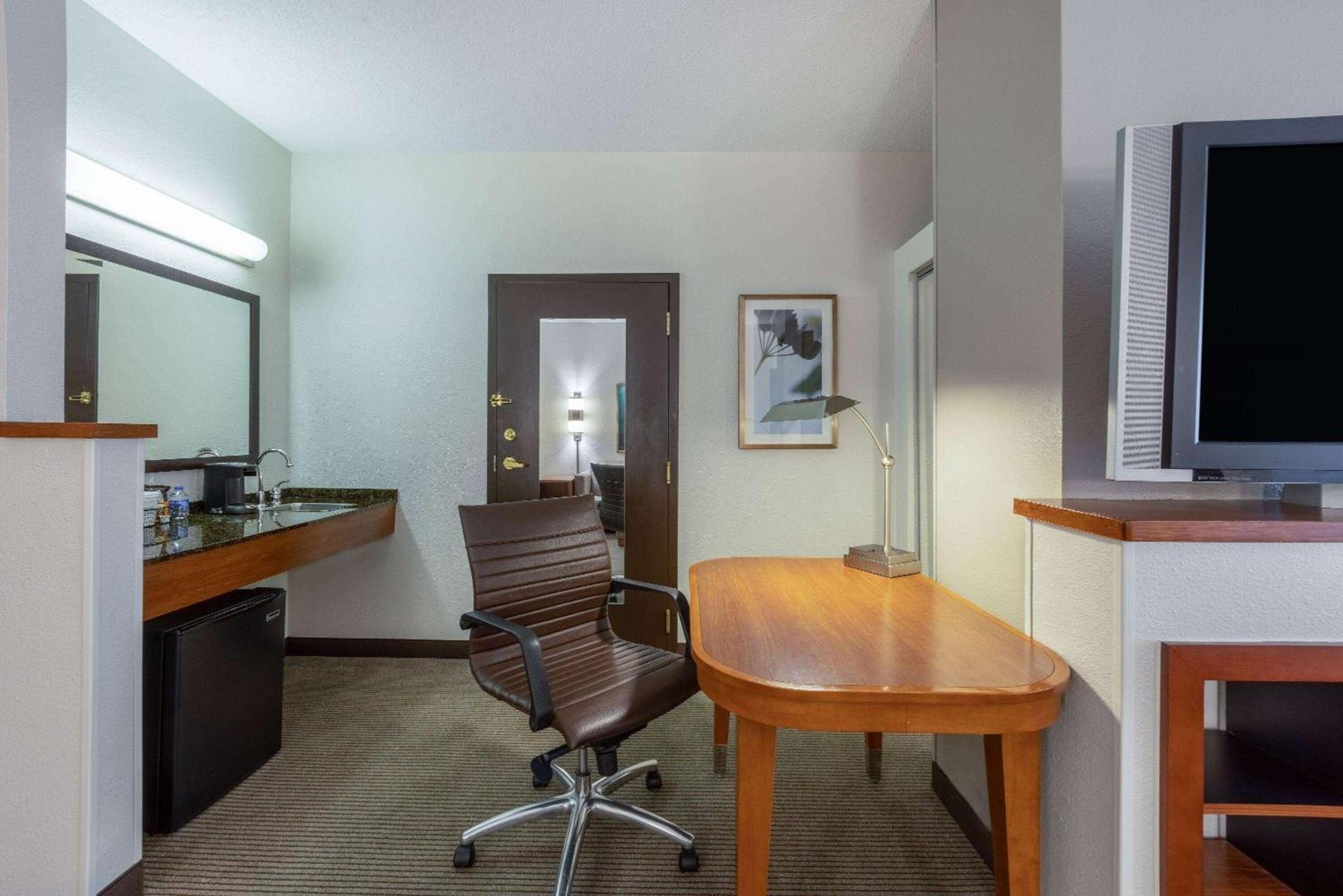 Wyndham Garden Kansas City Airport photo 29
