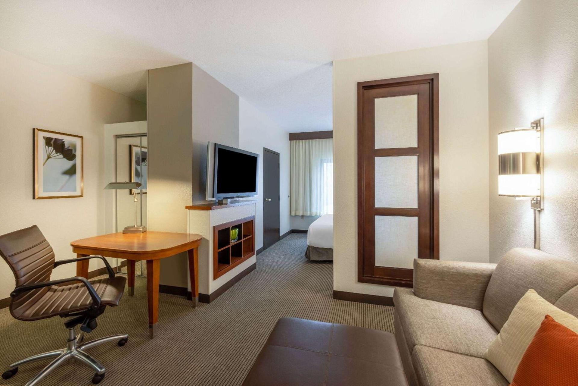 Wyndham Garden Kansas City Airport photo 30