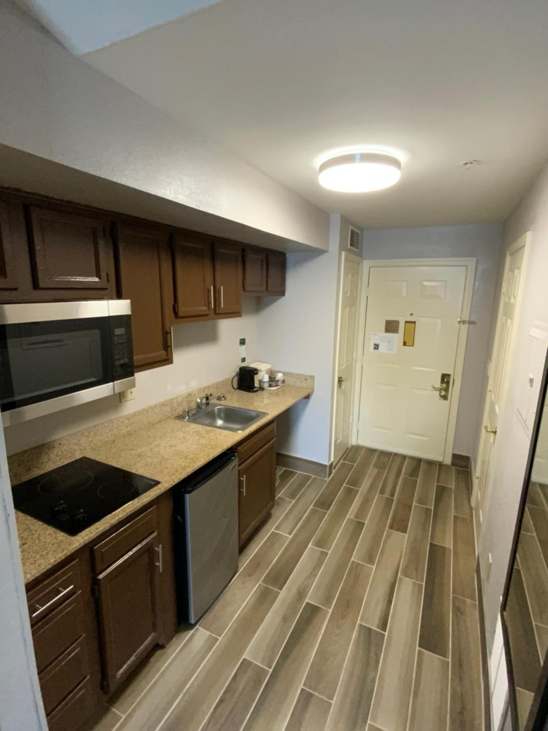 Quality Inn & Suites University-Airport photo 27