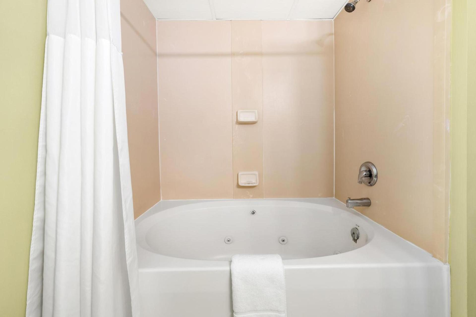 Tidelands Caribbean Boardwalk Hotel and Suites photo 17