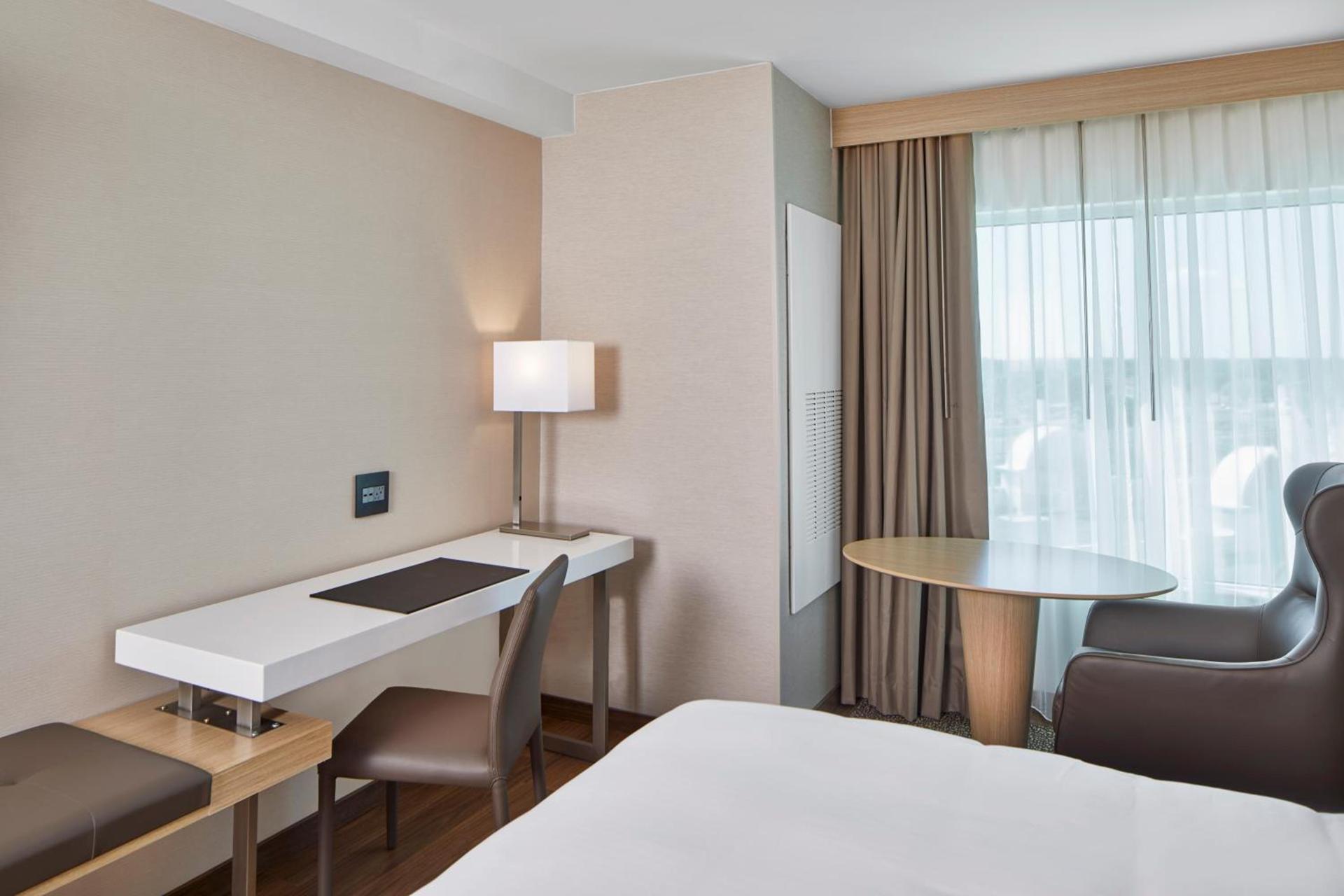 AC Hotel by Marriott Orlando Lake Buena Vista photo 4
